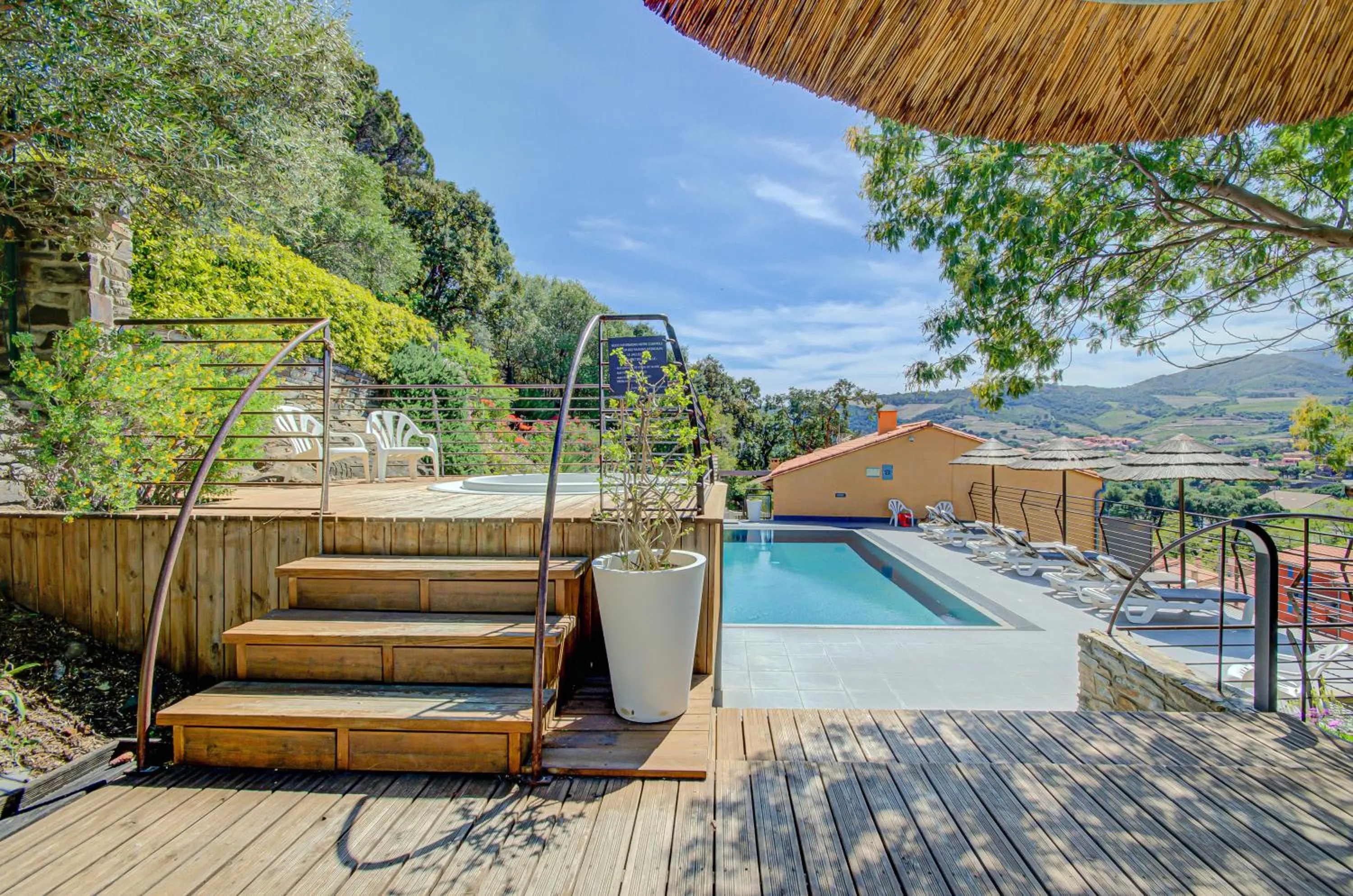 Hot Tub in Le Madeloc Hôtel & Spa