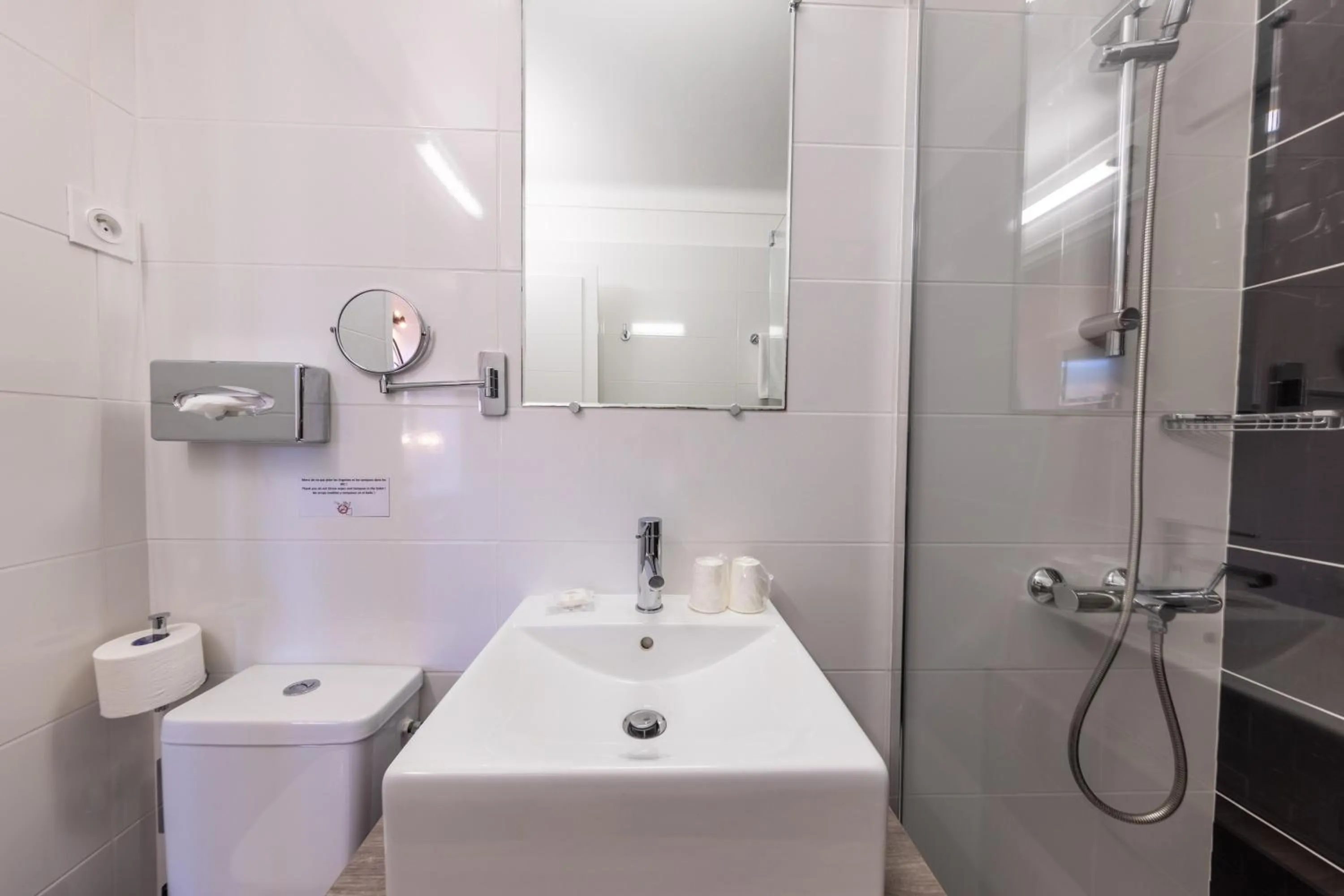 Toilet in Hôtel & Spa Le Madeloc - Collioure Centre