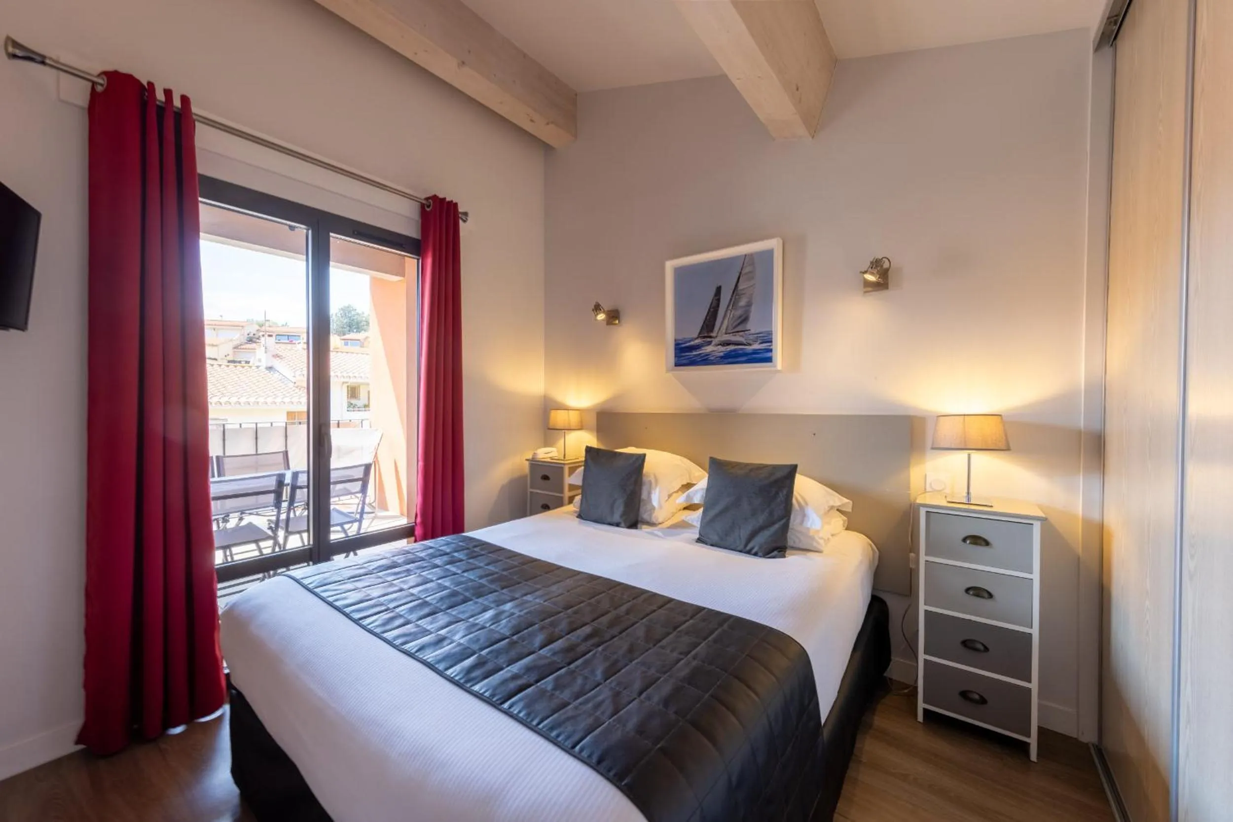 Bed in Le Madeloc Hôtel & Spa