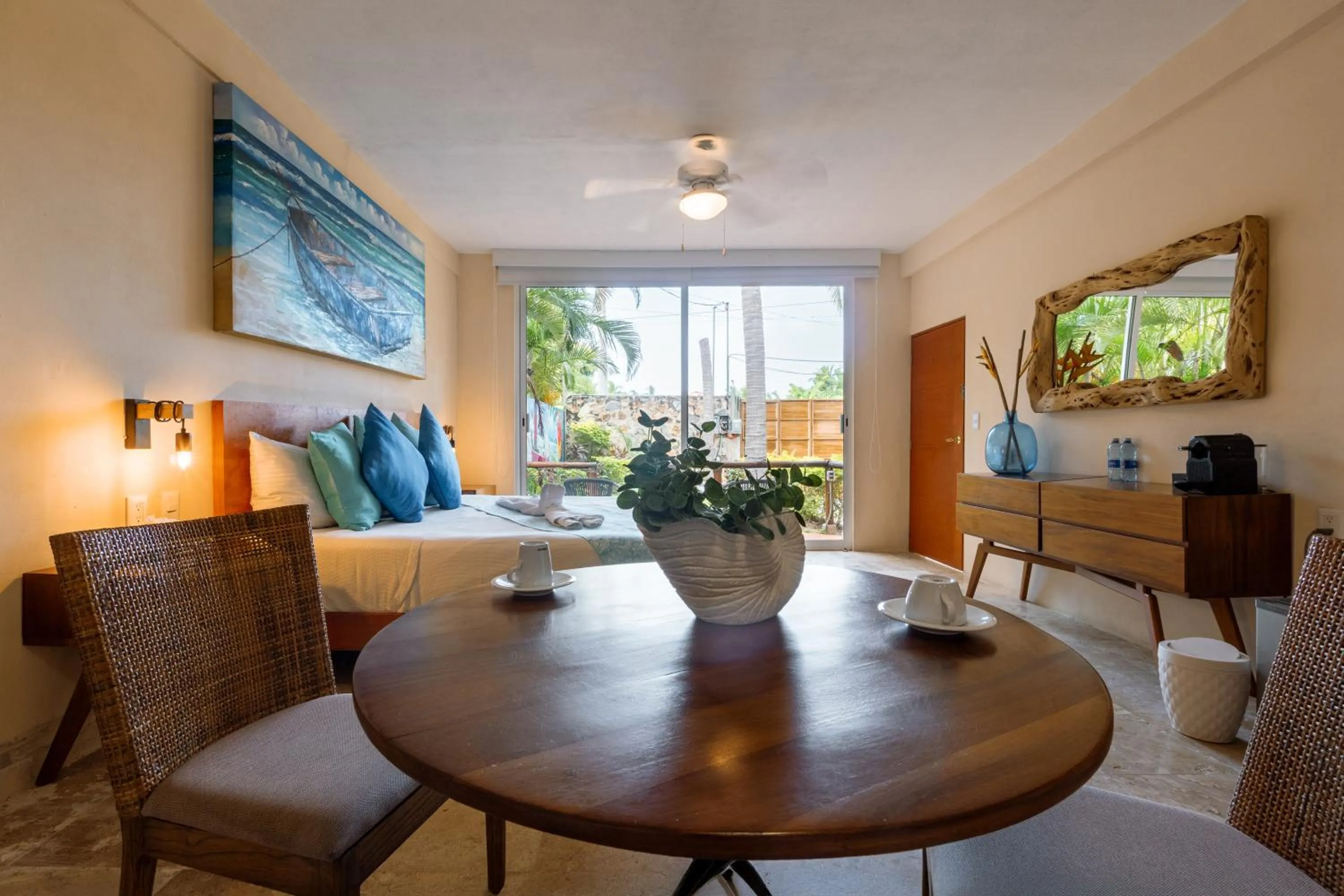 Dining area in Rojo Manglar Acapulco
