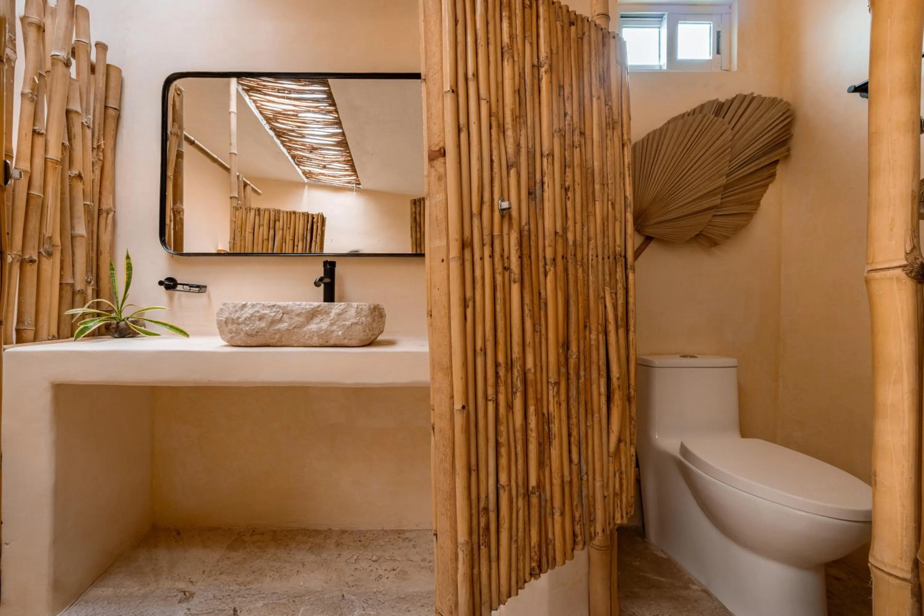 Toilet in Rojo Manglar Acapulco