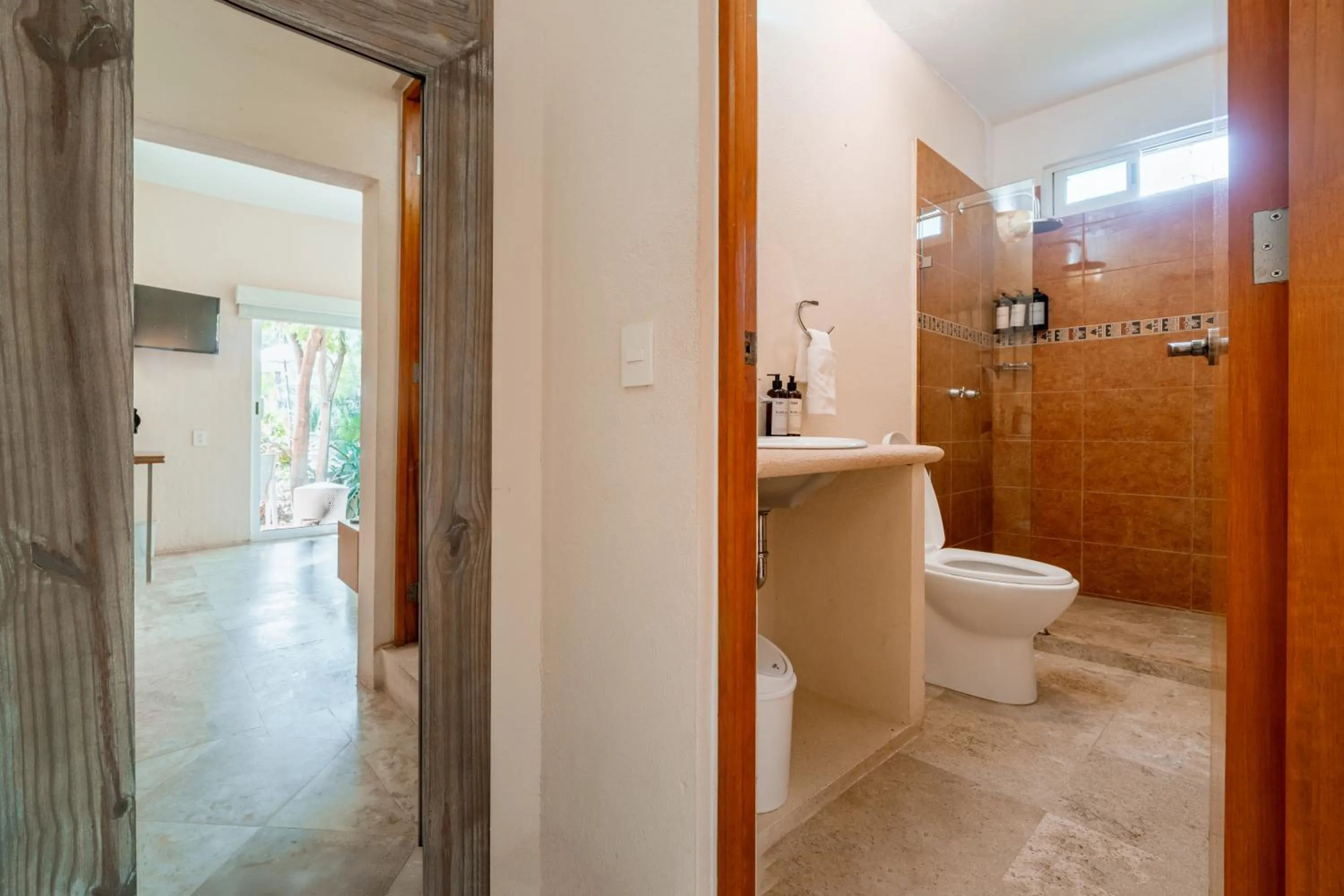 Shower in Rojo Manglar Acapulco