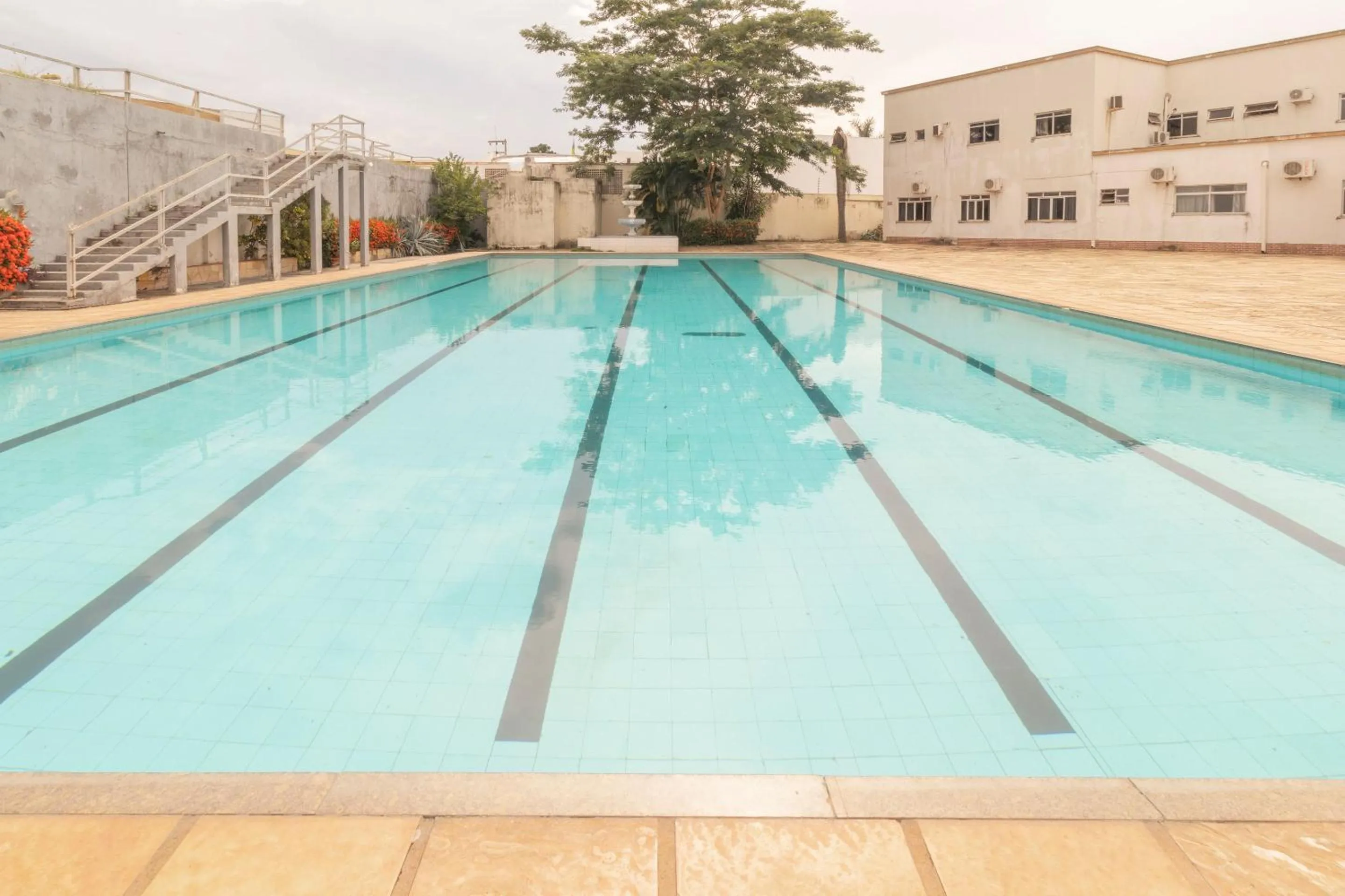 Swimming pool in OYO New Anápolis Hotel, Imperatriz