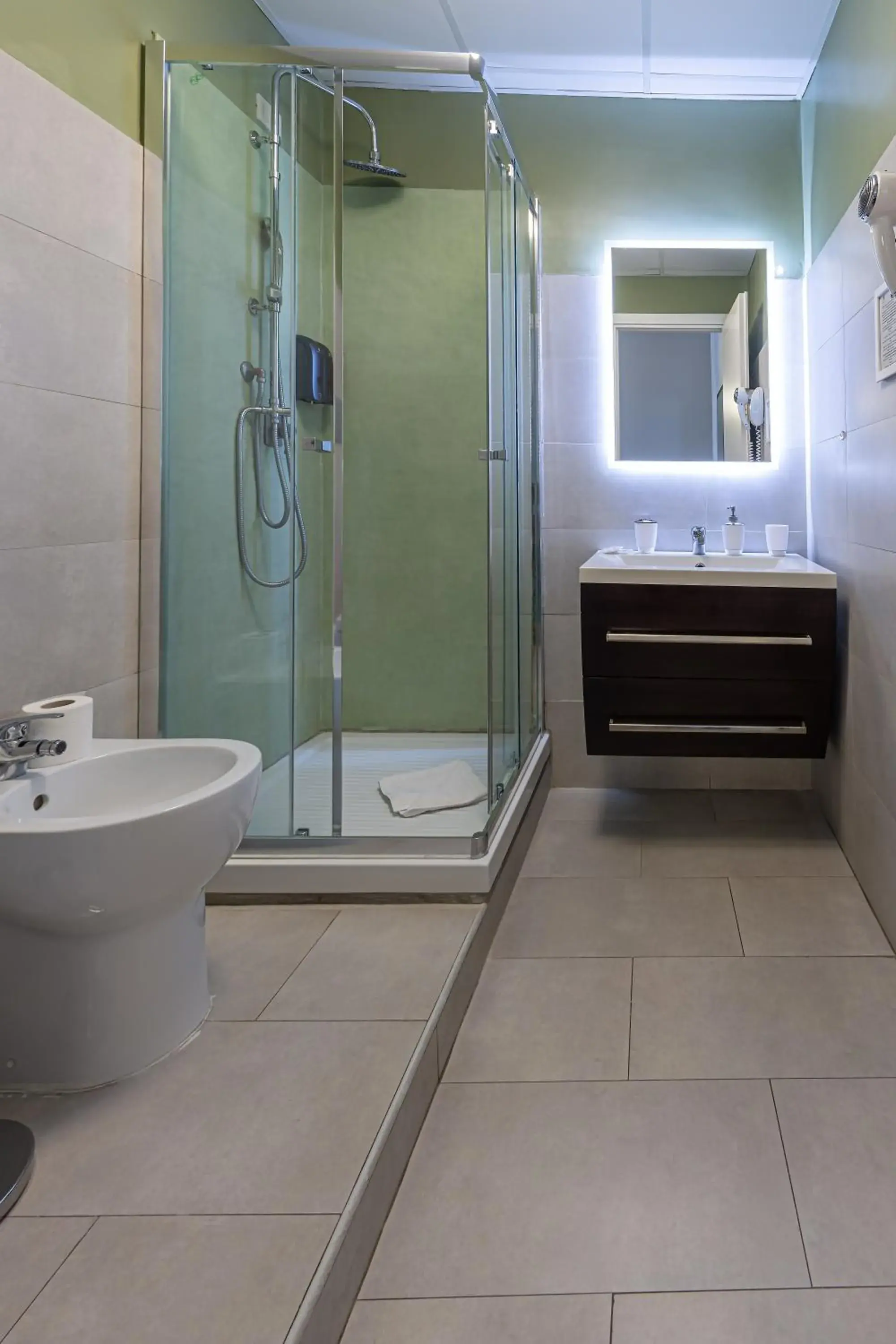 Quadruple Room with Courtyard View in B&B A Picture of Rome Quadruple Room with Courtyard View in B&B A Picture of Rome