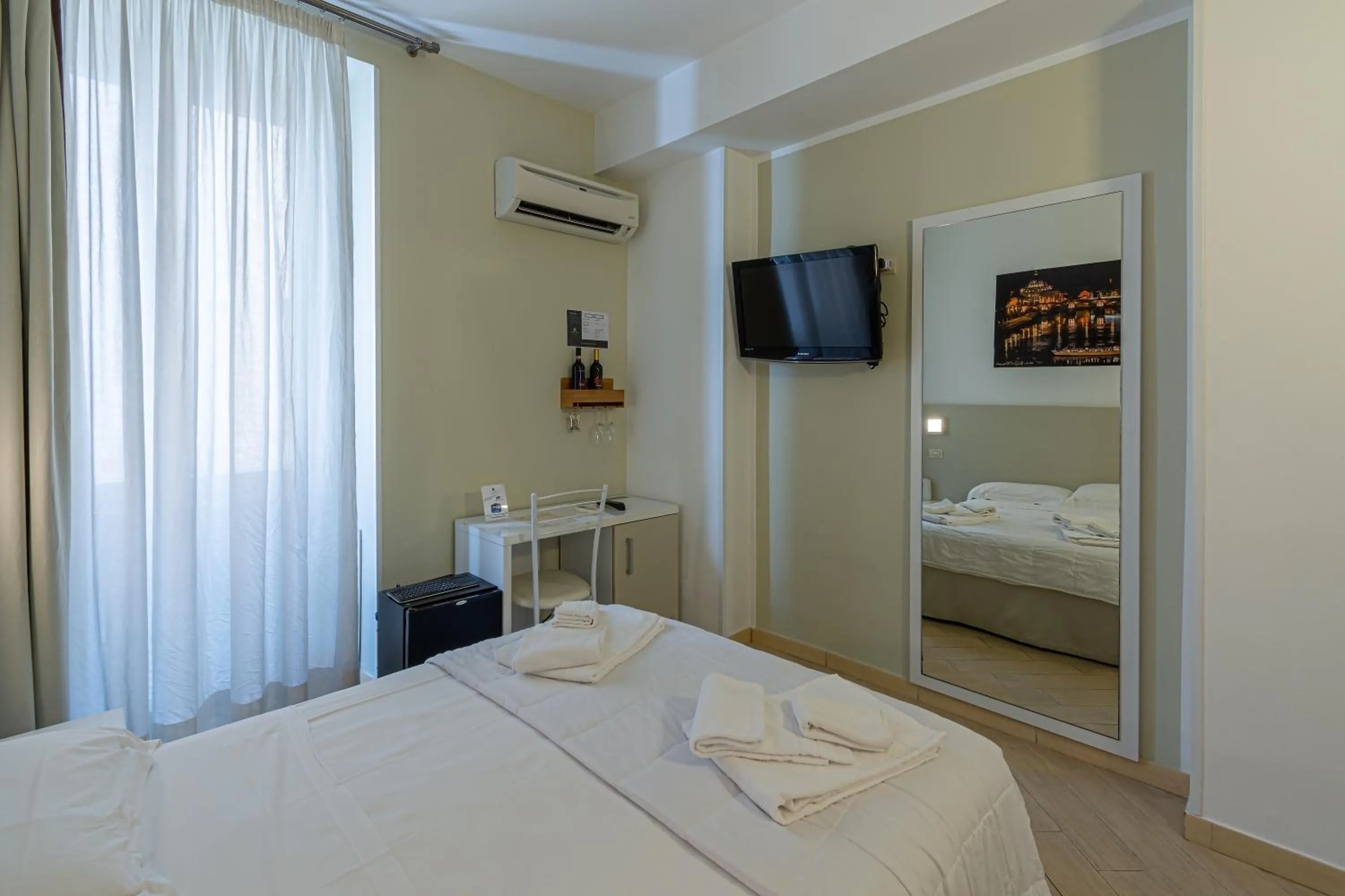 TV and multimedia, Bed in B&B A Picture of Rome