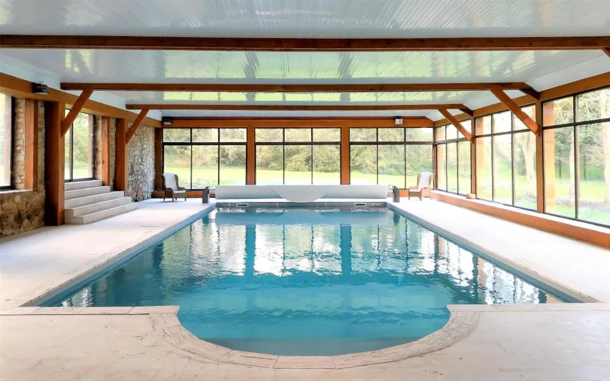 Swimming pool in Manoir de Penn Lann