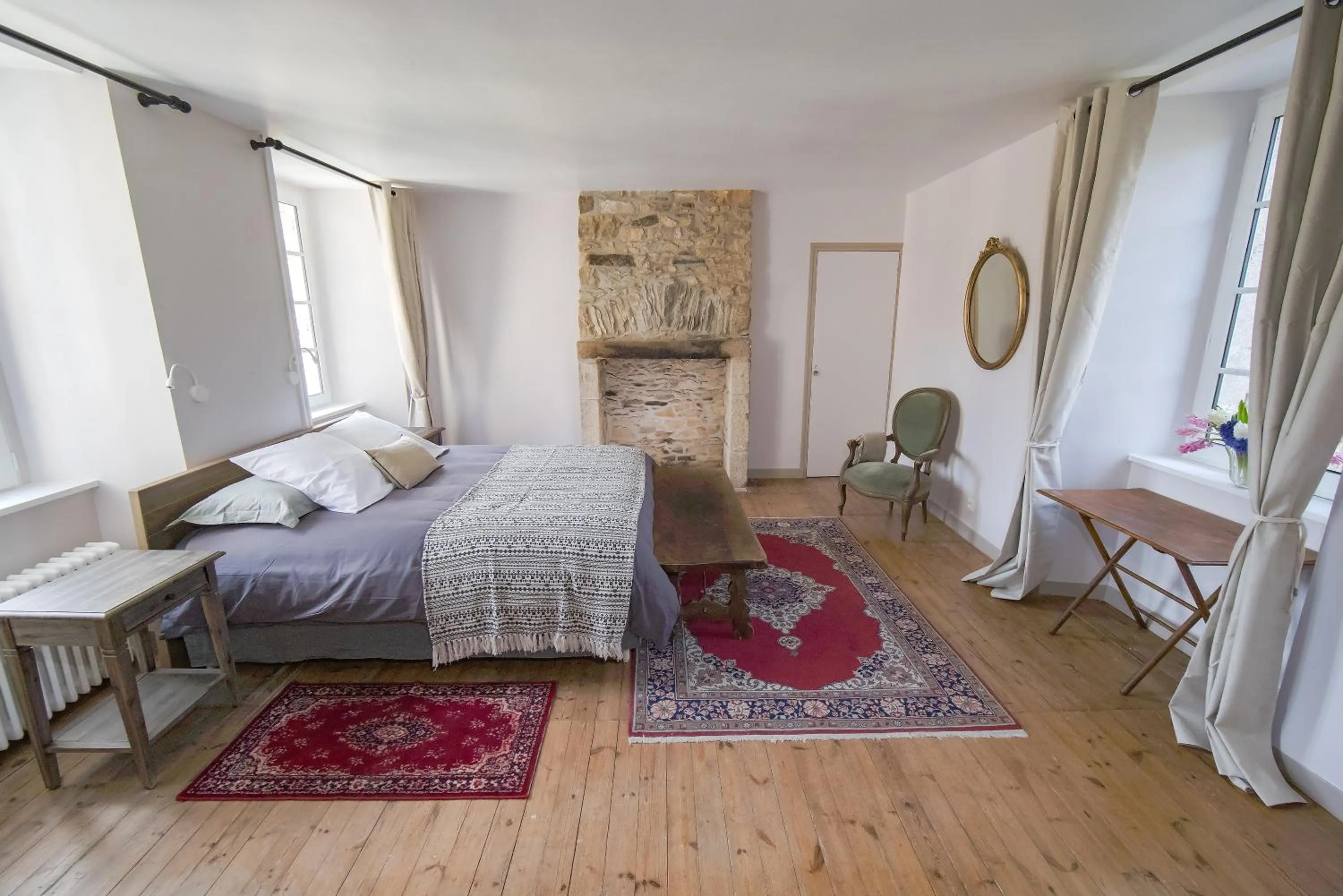 Photo of the whole room, Bed in Manoir de Penn Lann