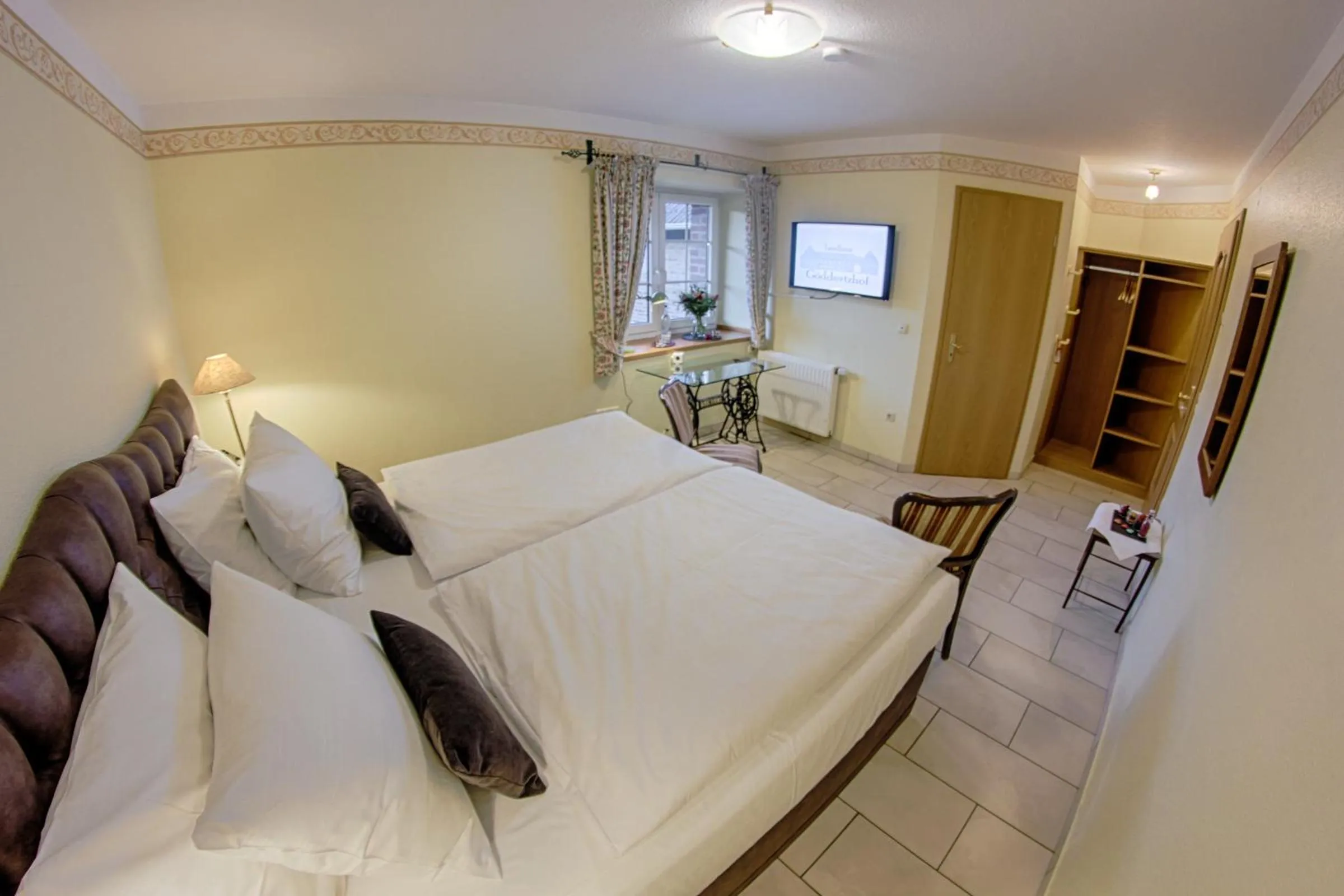 Photo of the whole room, Bed in Landhaus Göddertzhof