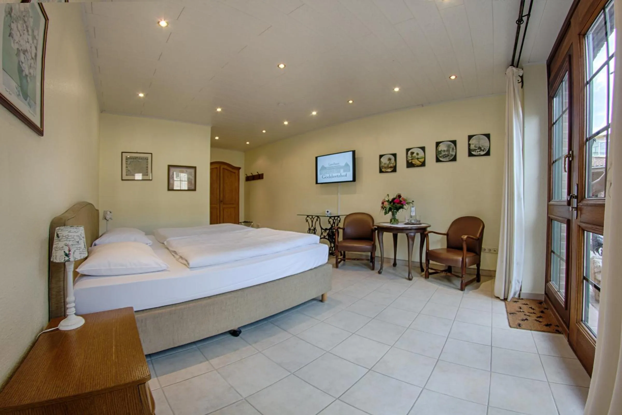 Photo of the whole room, Bed in Landhaus Göddertzhof