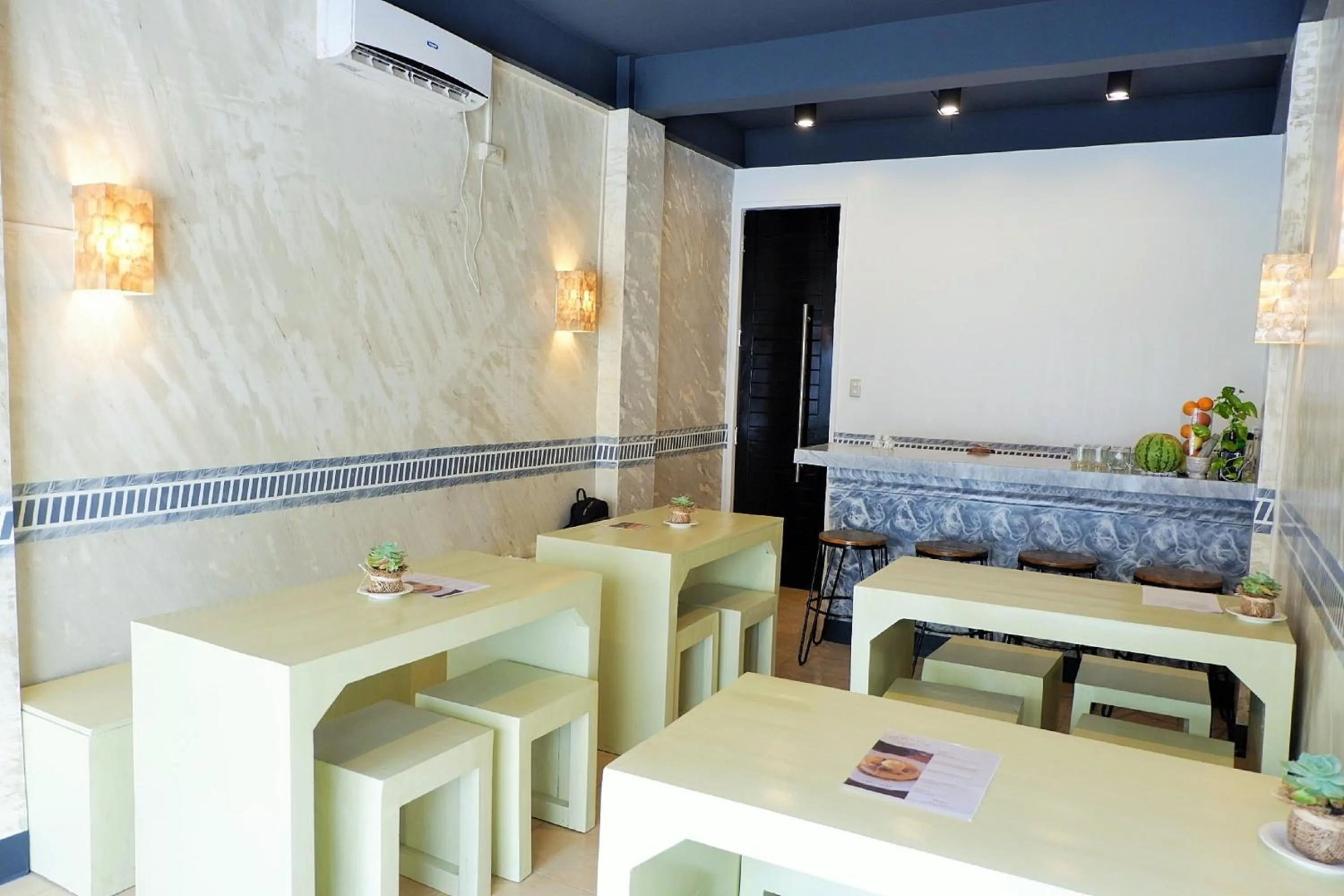 Restaurant/places to eat, Bed in Kamusta Boutique Hotel