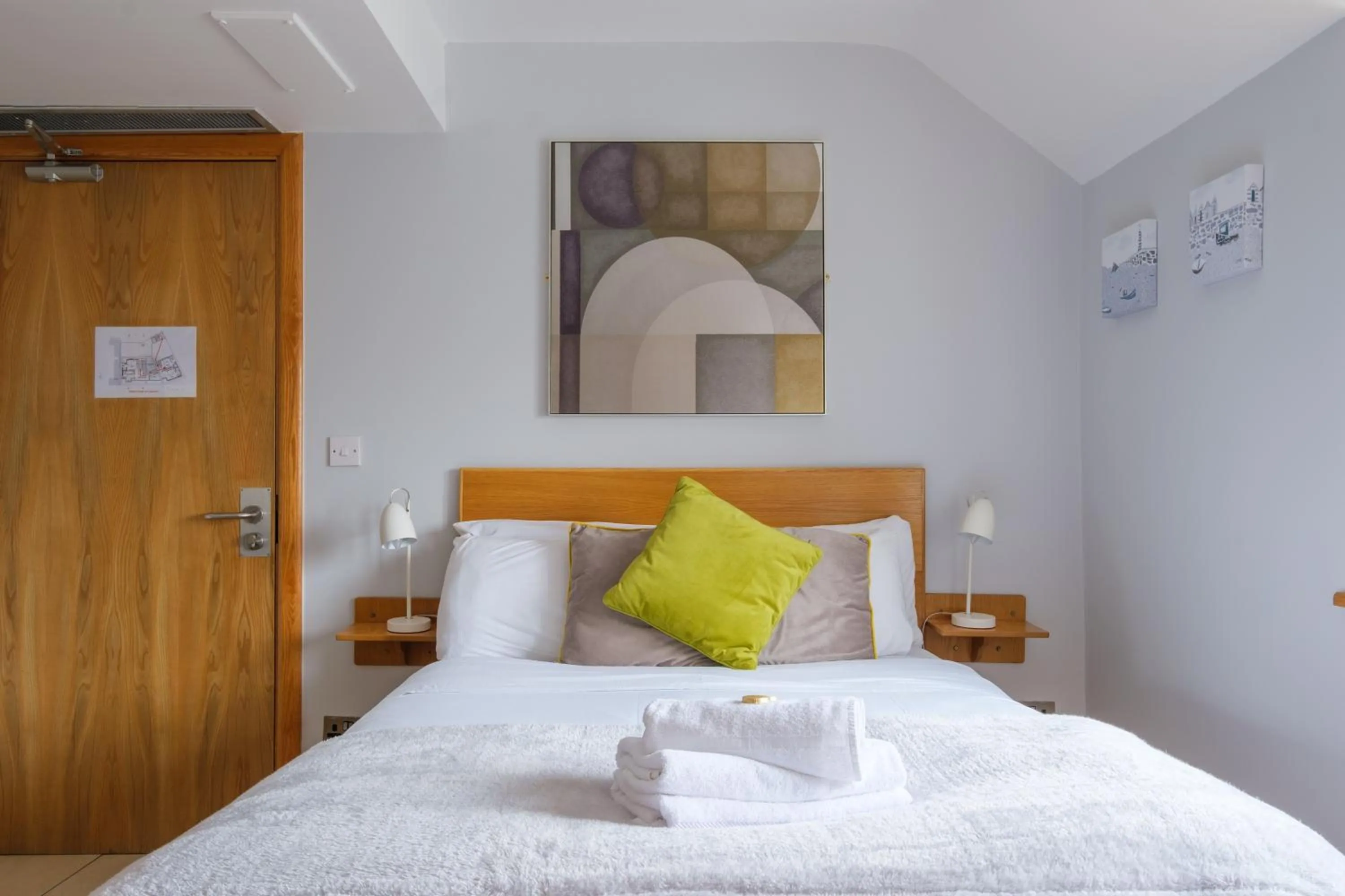 Bedroom, Bed in The Eyre Square Townhouse