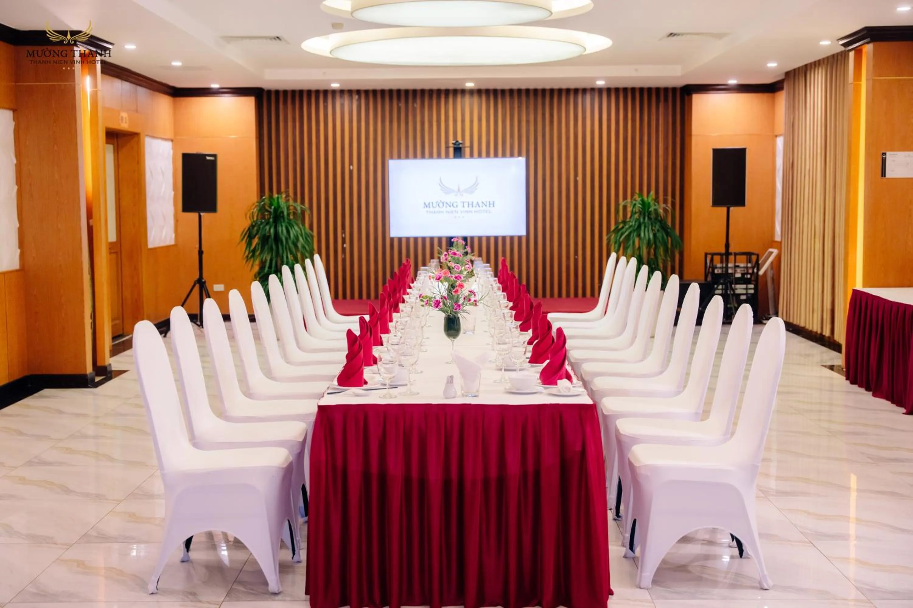 Restaurant/places to eat in Muong Thanh Thanh Nien Vinh