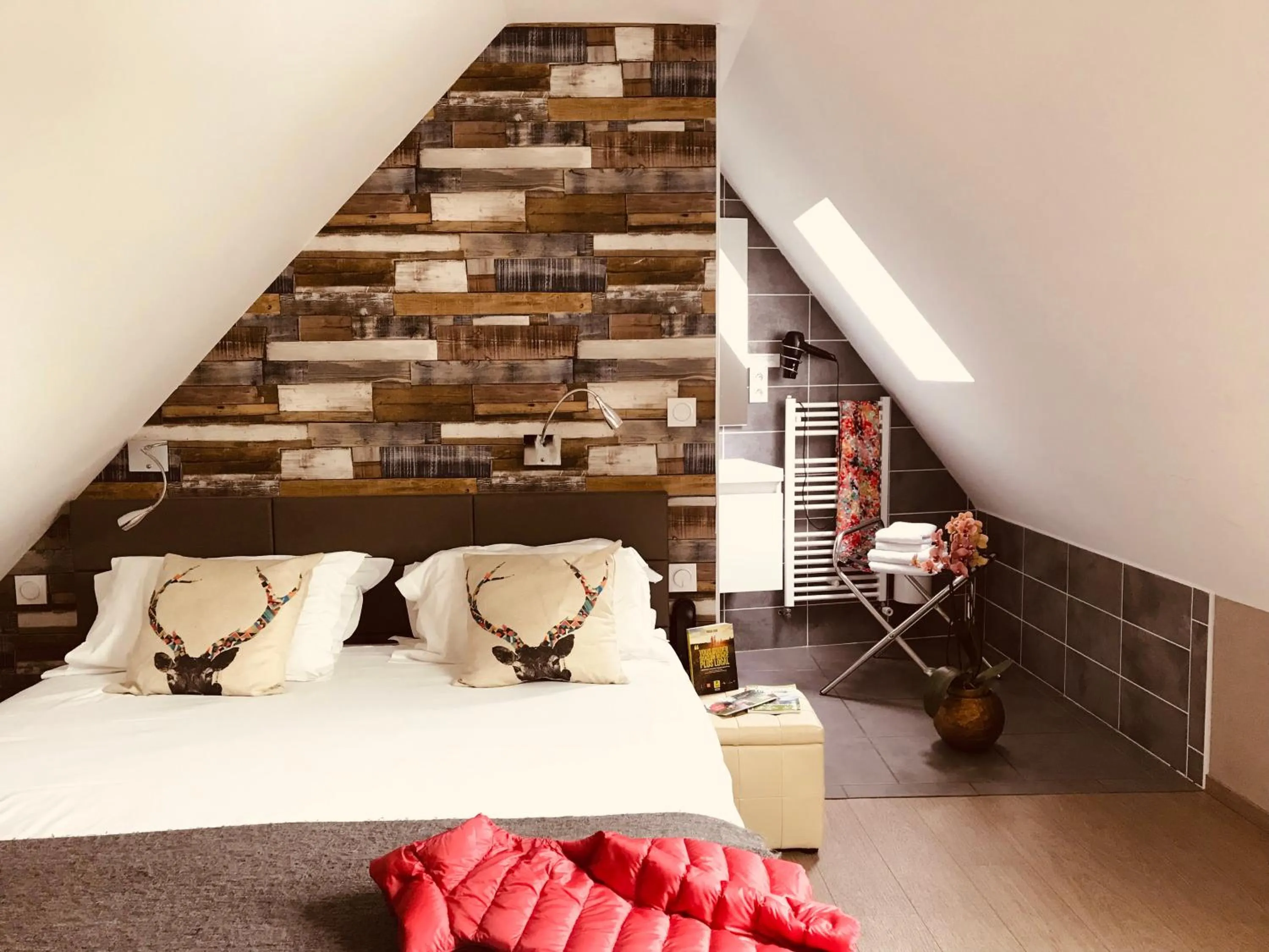 Bed in Logis Hôtel-restaurant Les Coudercous