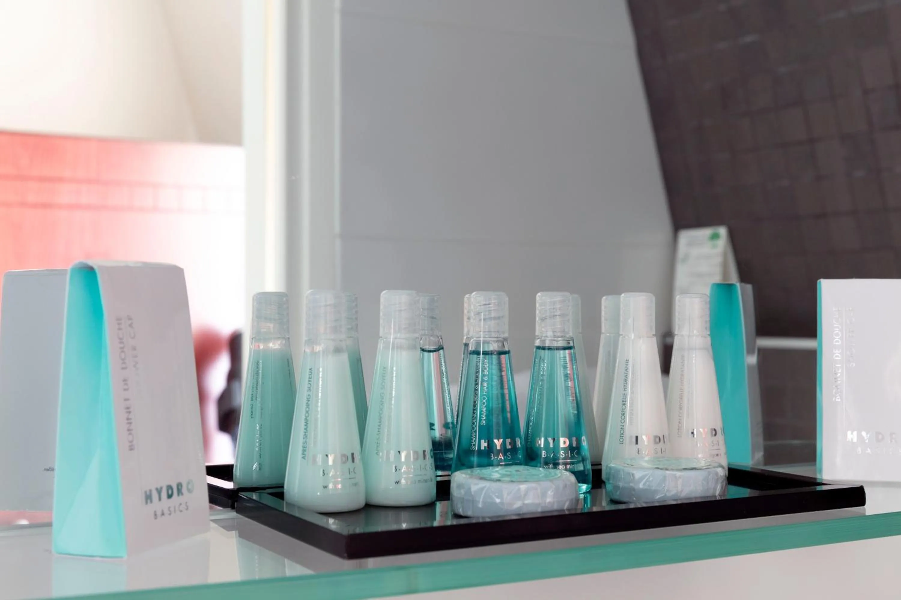 Shower in Hotel Saint Cyr Etoile