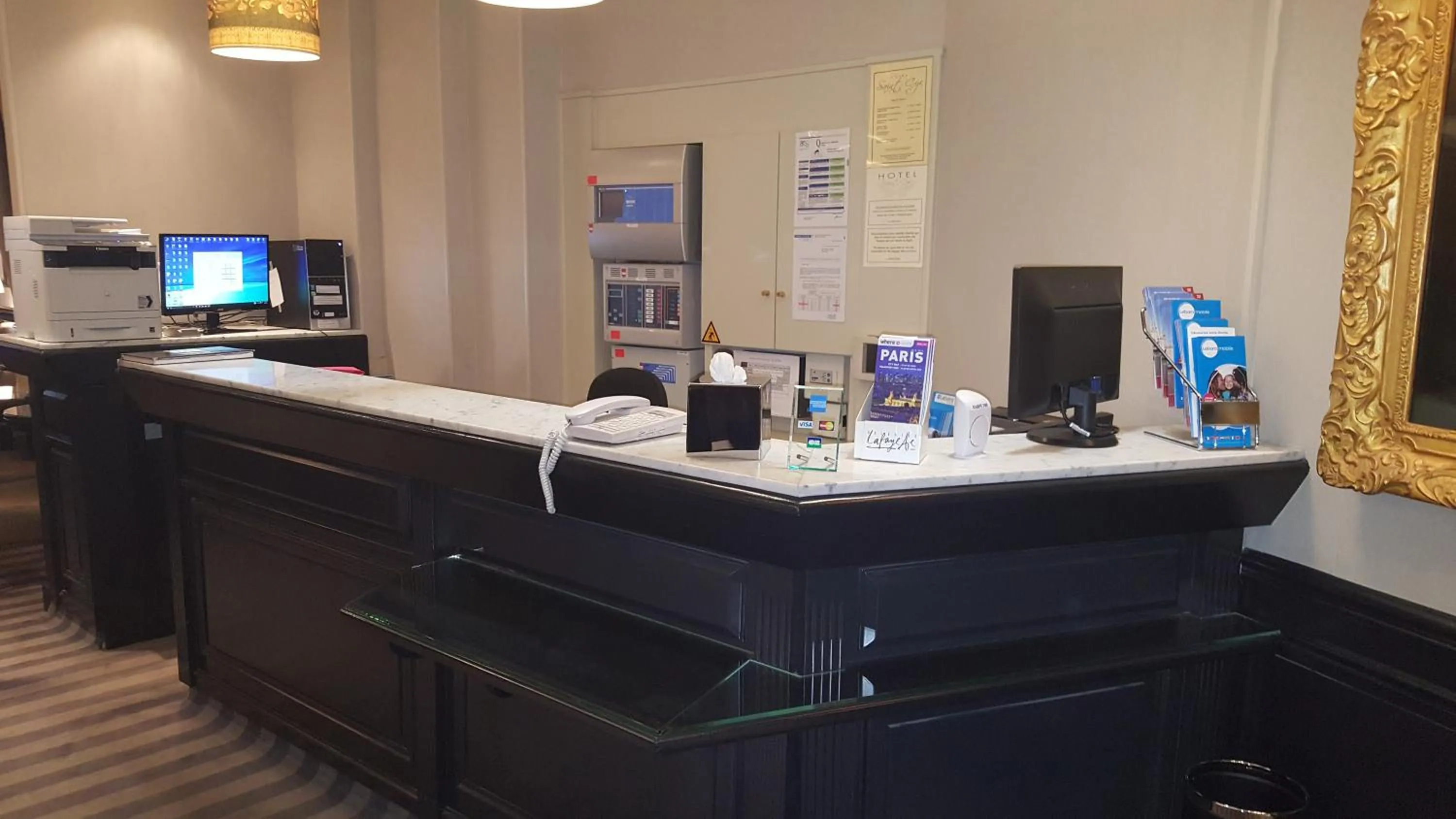 Lobby or reception in Hotel Saint Cyr Etoile