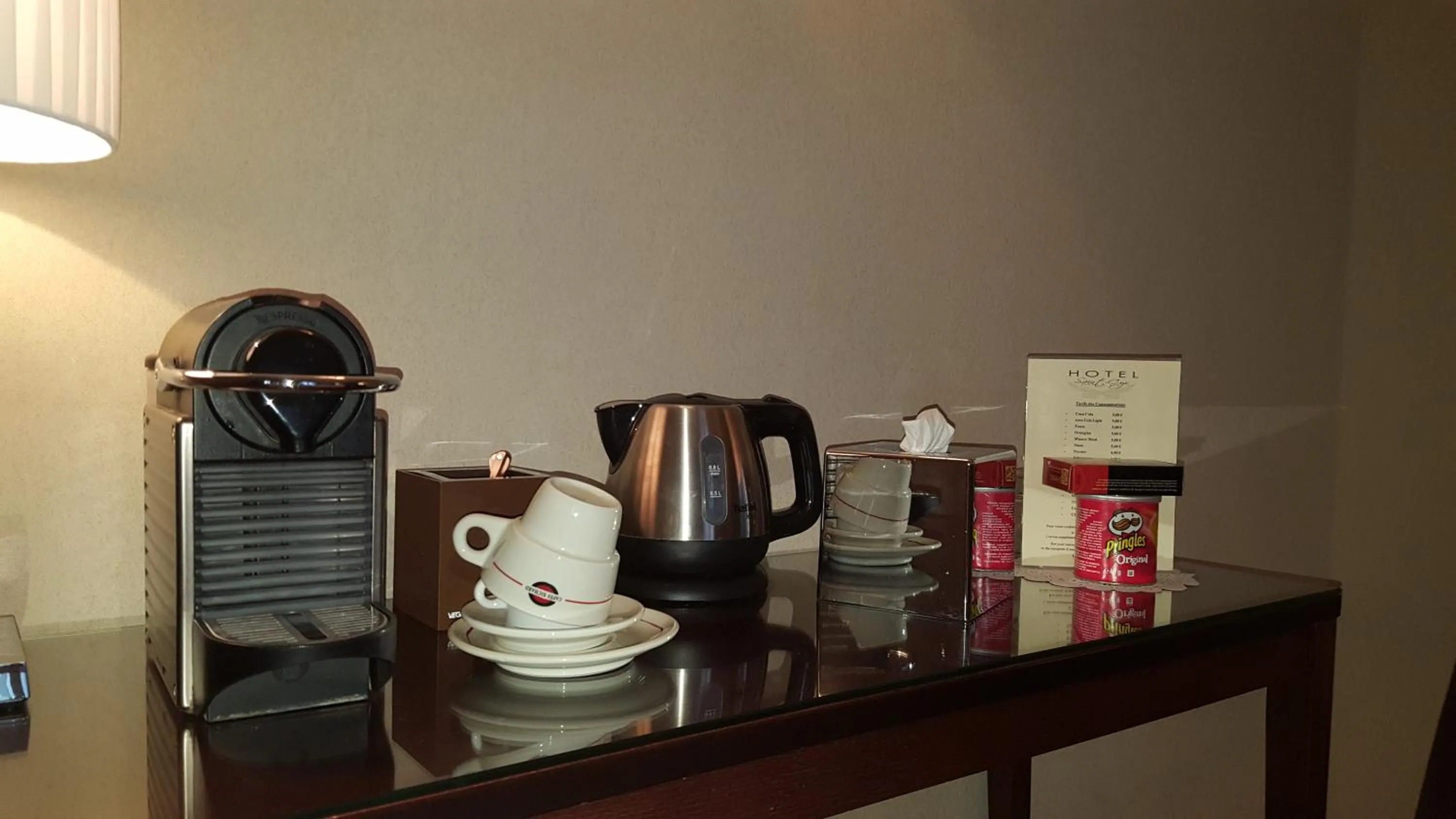 Coffee/tea facilities in Hotel Saint Cyr Etoile