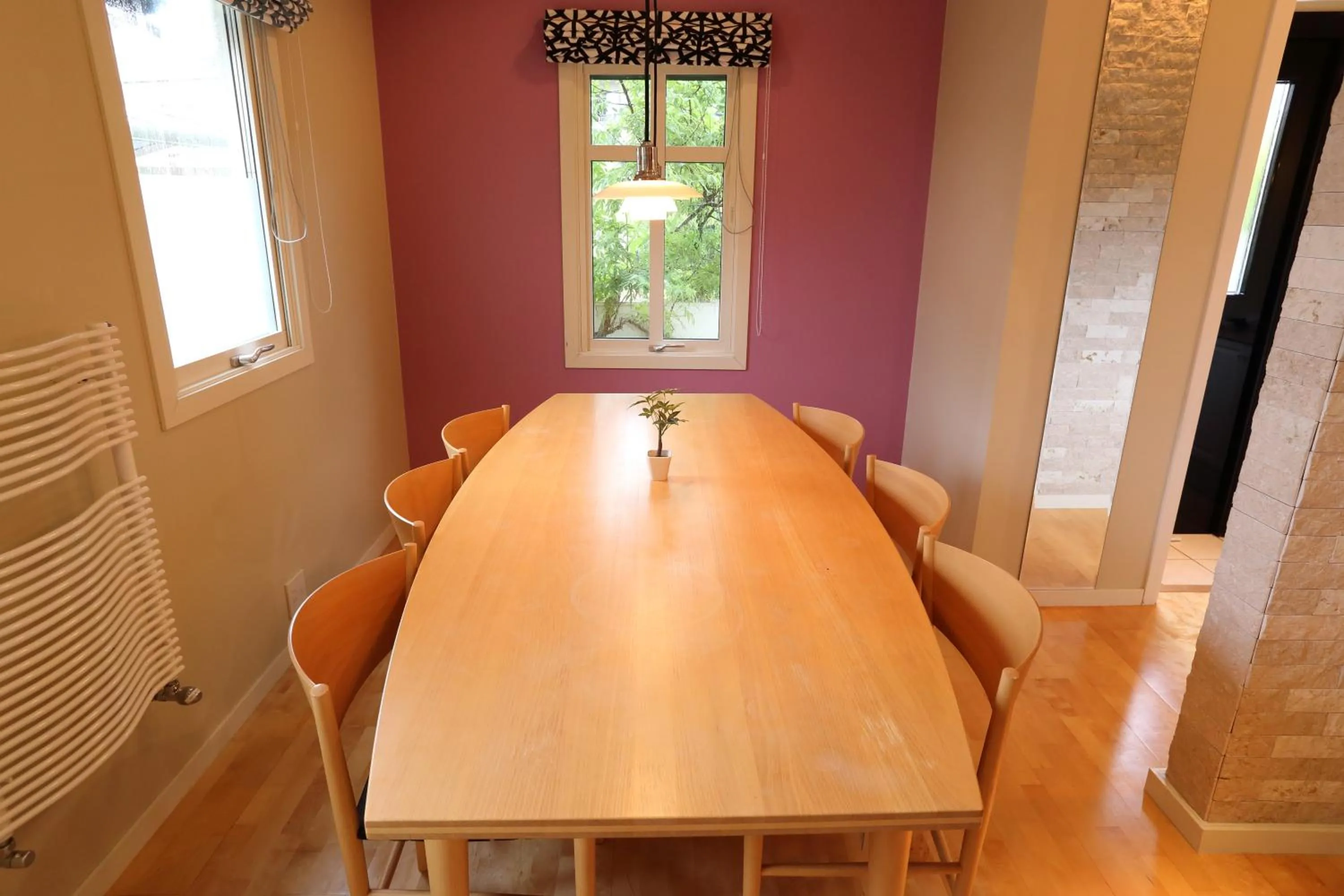 Dining area in Tabinoteitaku Kamakura Yuigahama -Homann Concept-