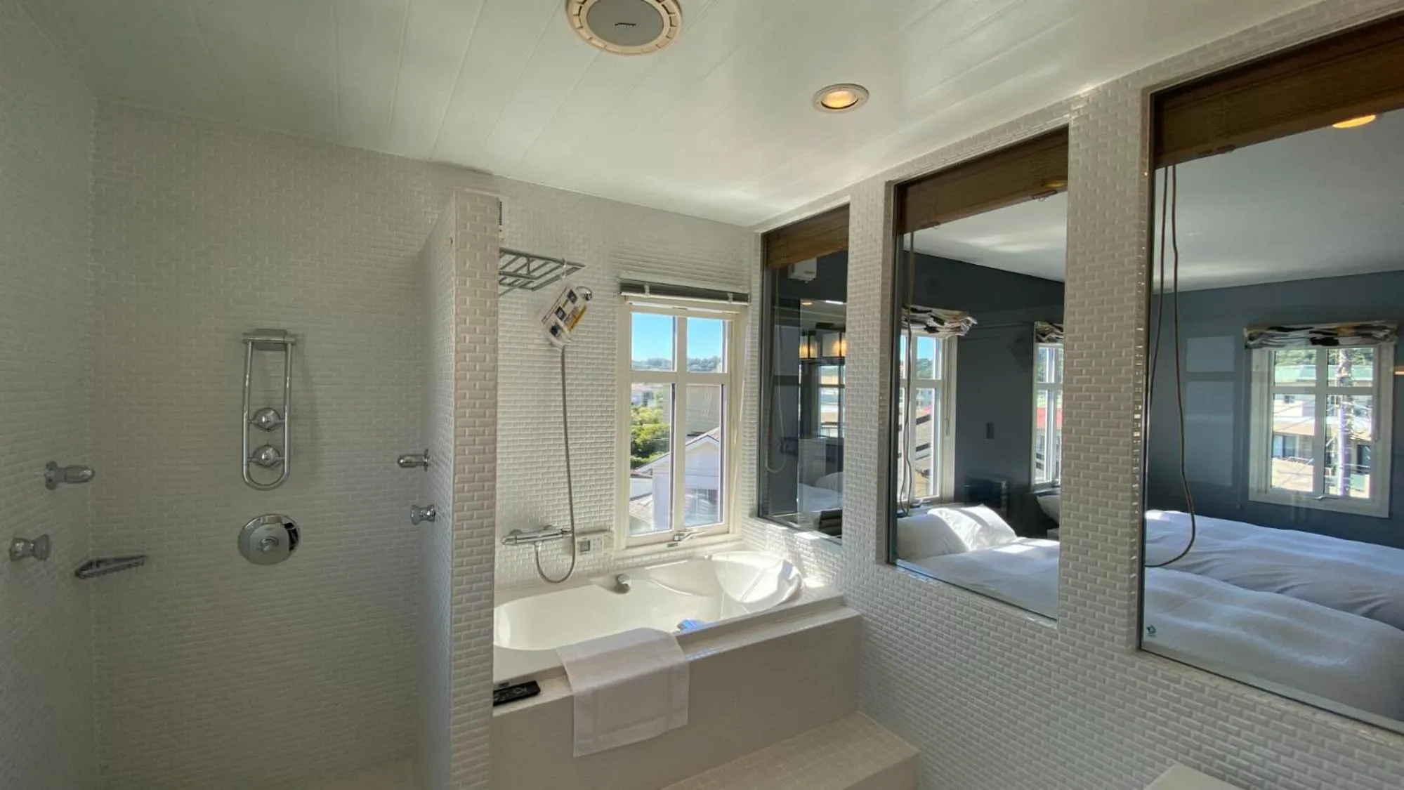 Shower in Tabinoteitaku Kamakura Yuigahama -Homann Concept-