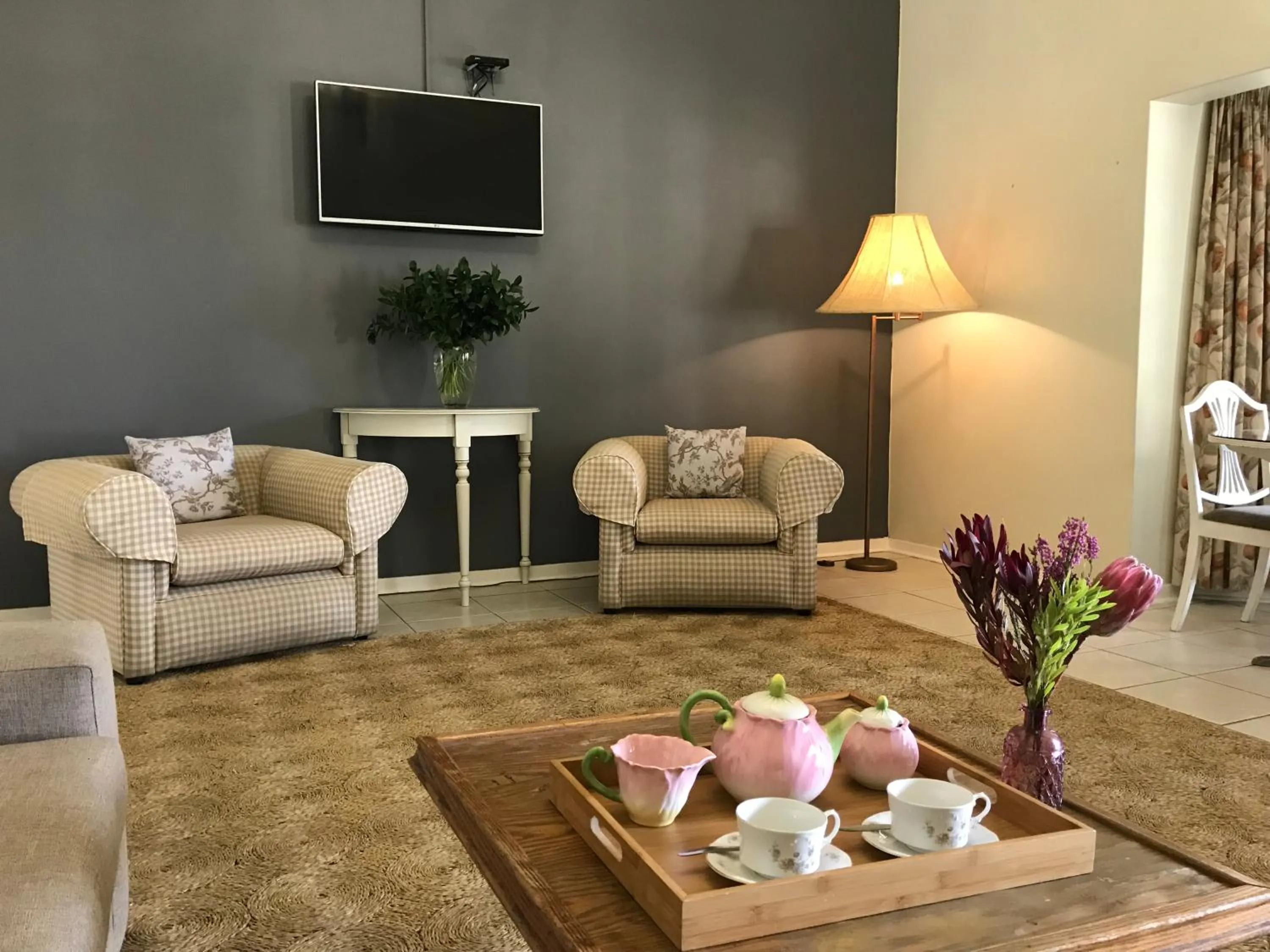 Communal lounge/ TV room in Bishops GuestHouse