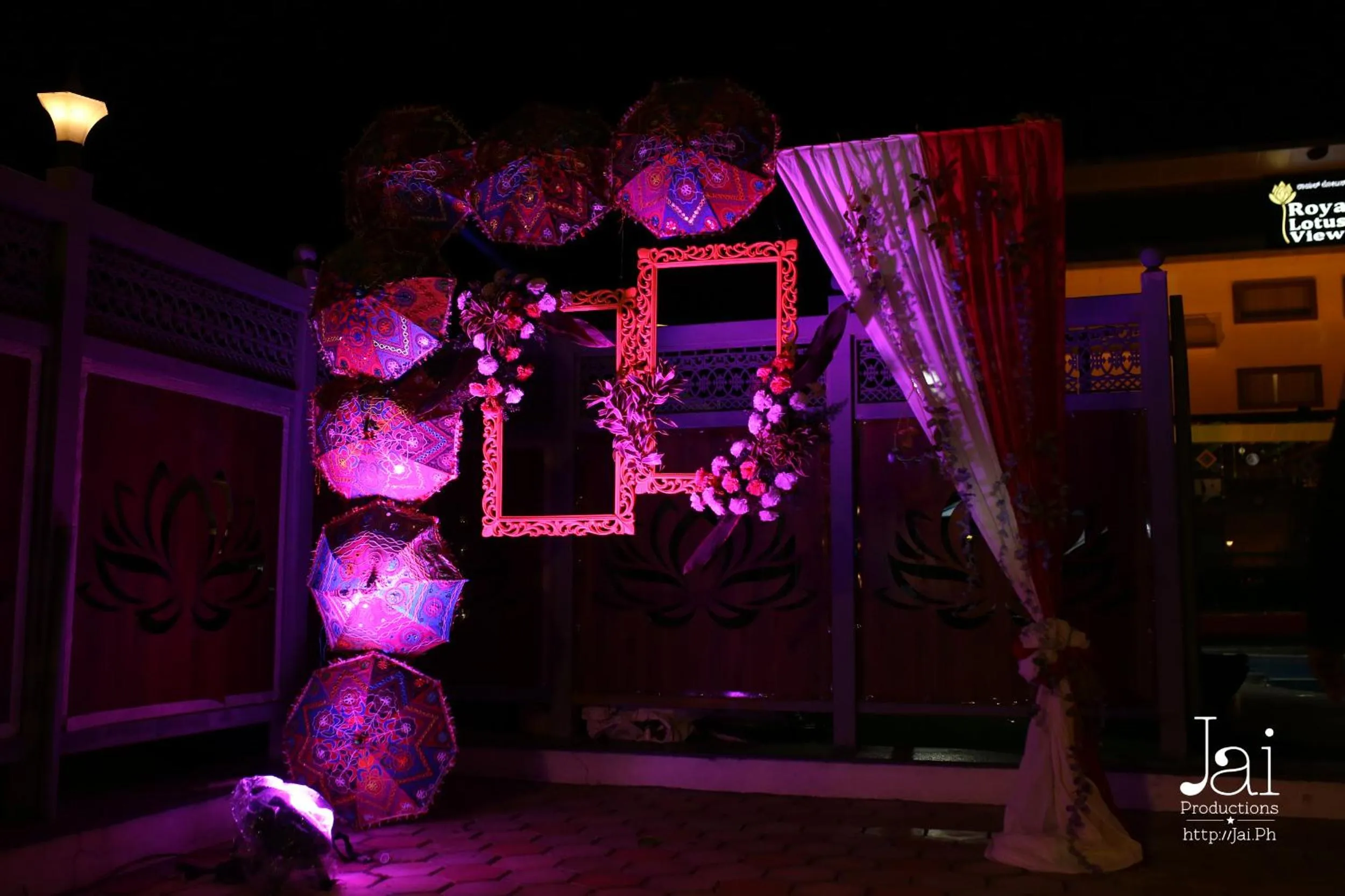 Evening entertainment in Royal Lotus View Resotel