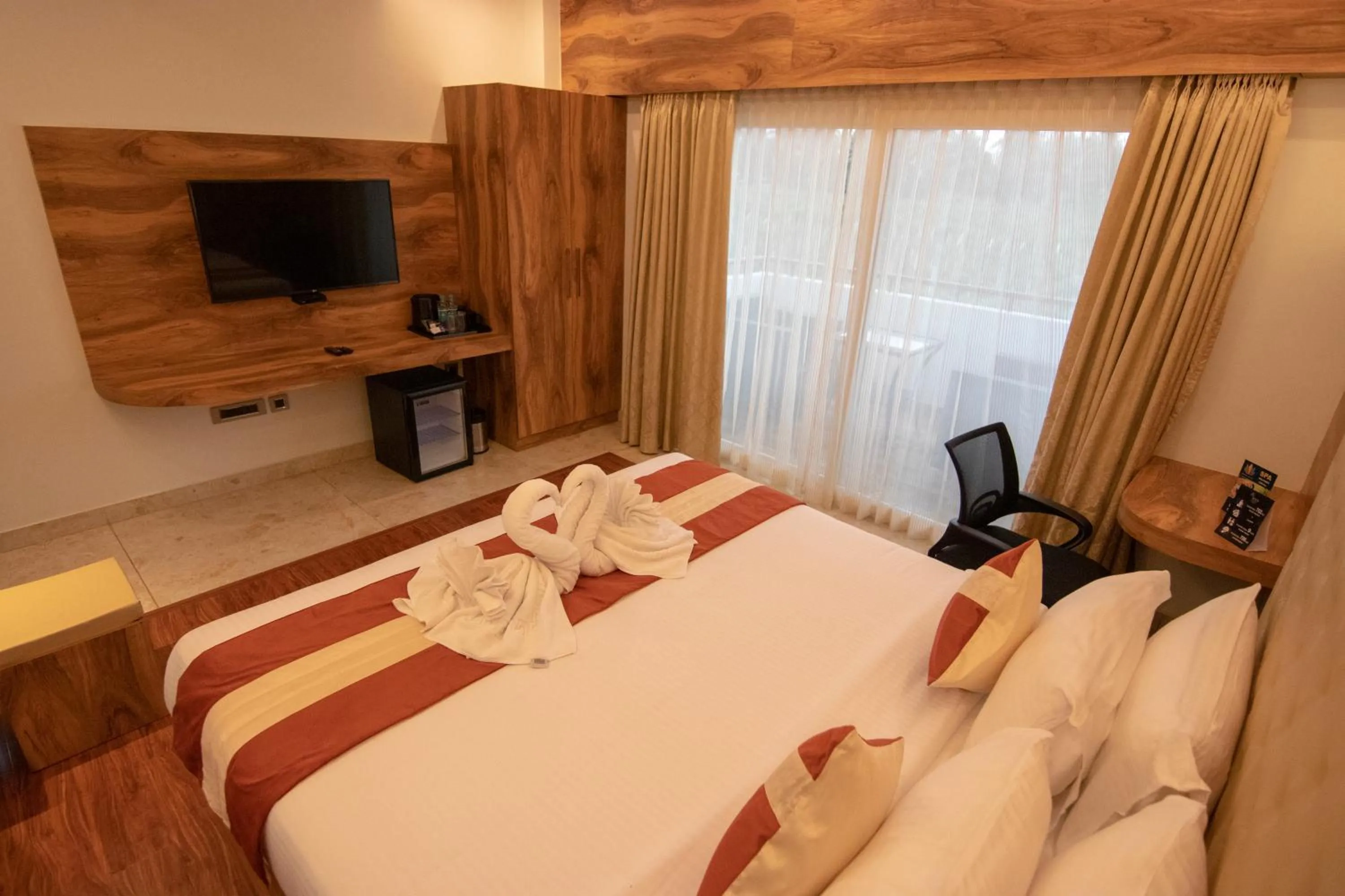 Communal lounge/ TV room, Bed in Royal Lotus View Resotel