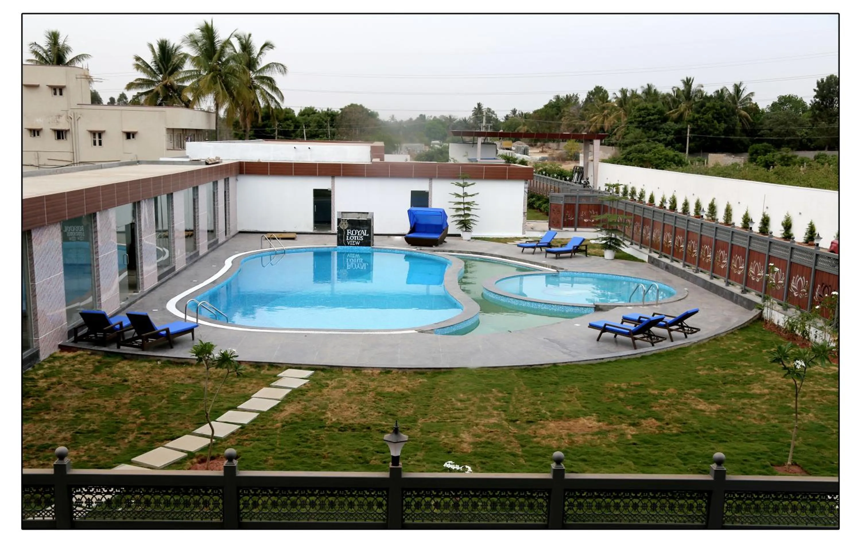 Garden view in Royal Lotus View Resotel