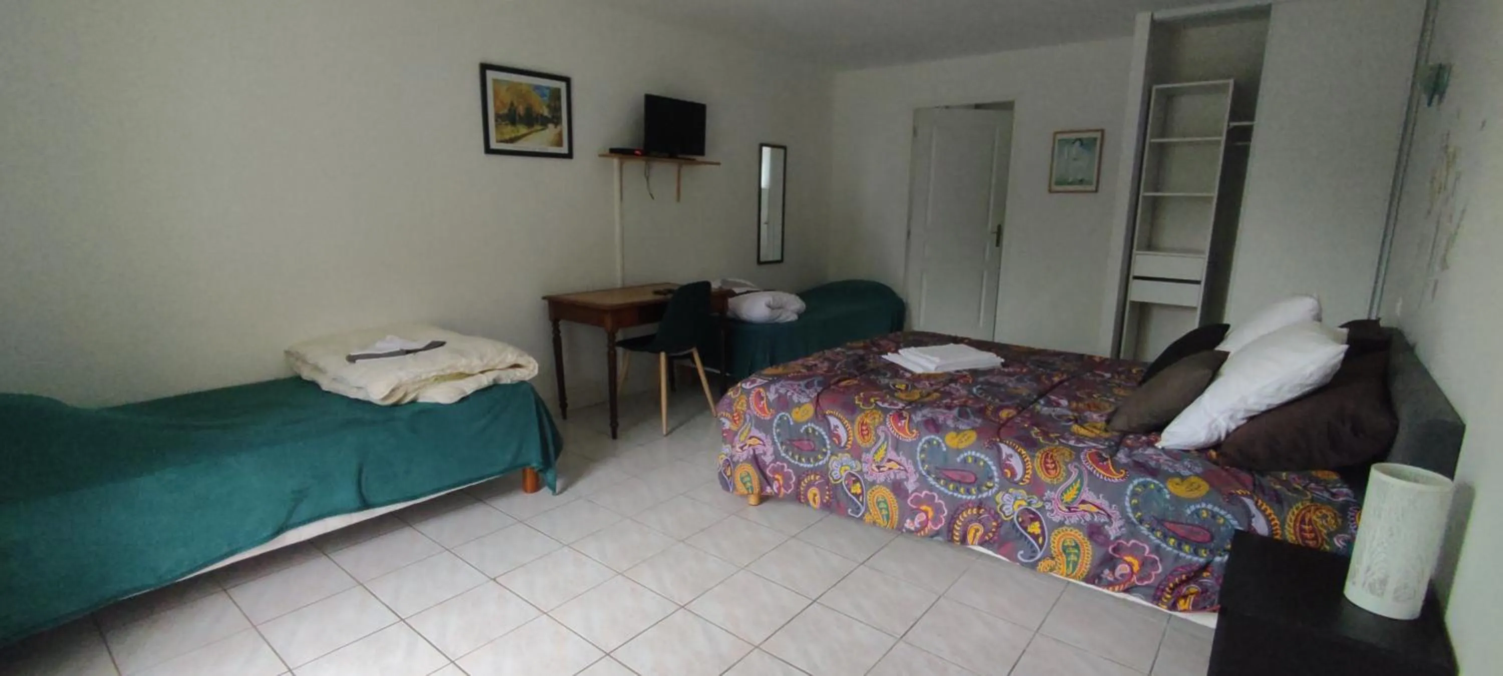 Property building, Bed in MOULIN DE LACHAUD - HOTEL et GITES