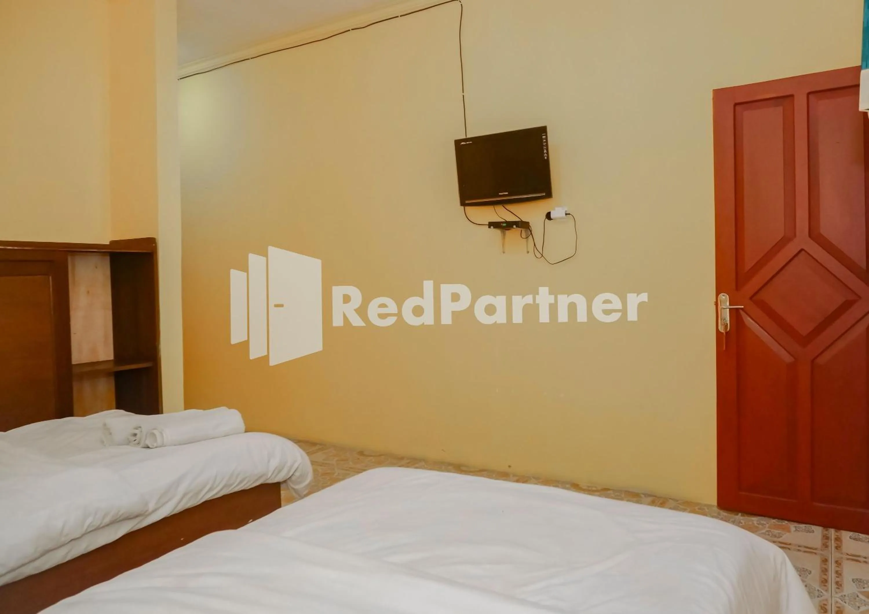 Bedroom, Bed in MS Hotel Pangandaran Mitra RedDoorz