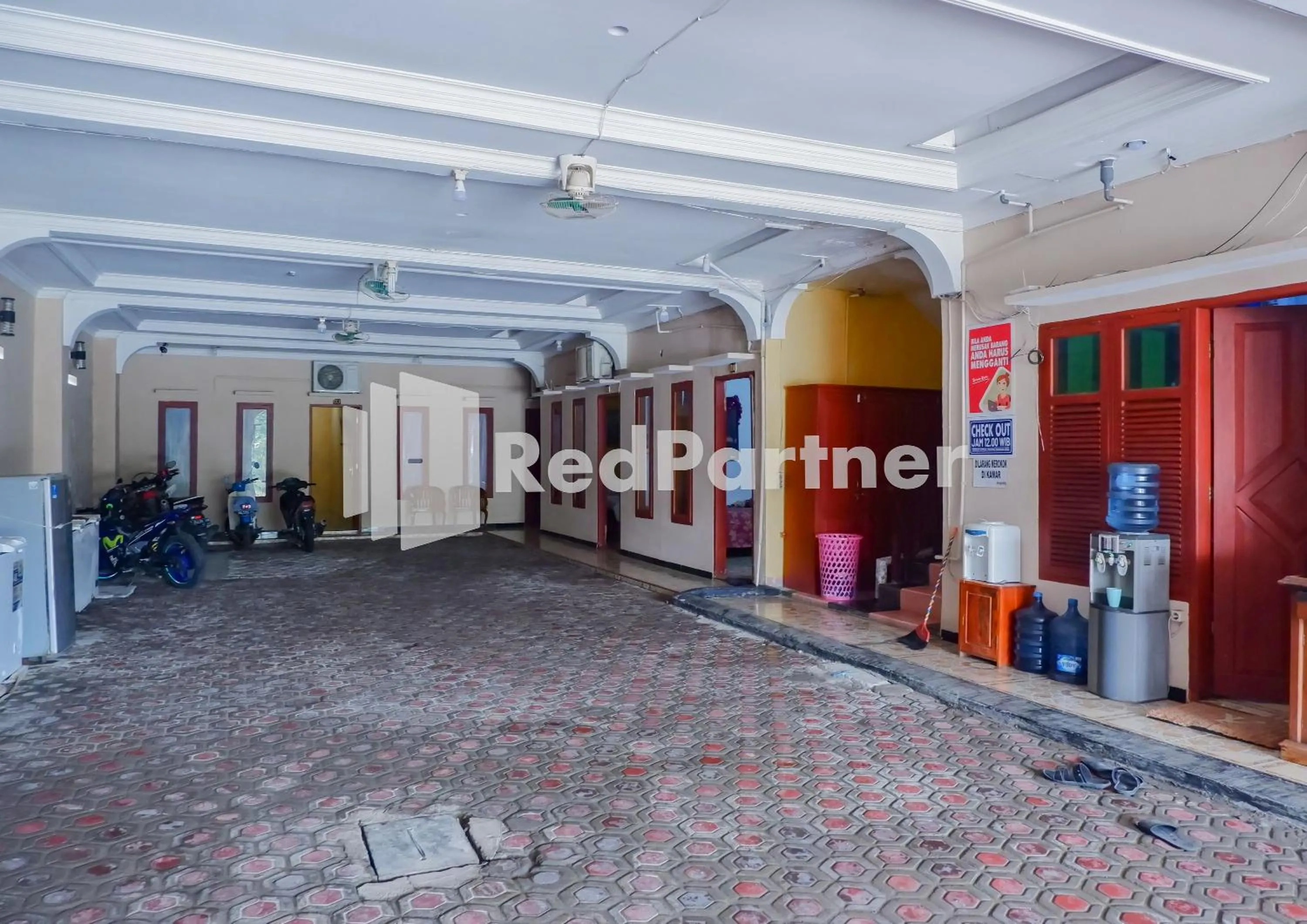 Property building in MS Hotel Pangandaran Mitra RedDoorz