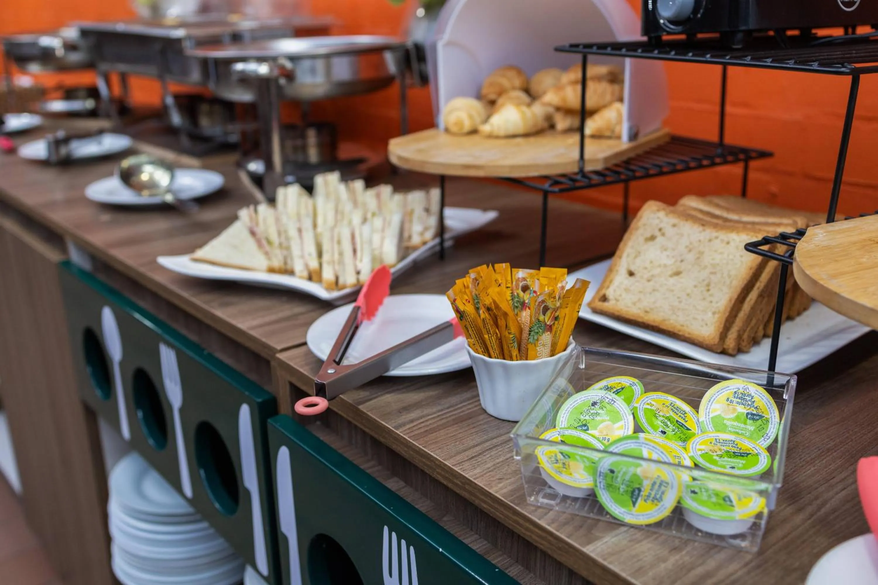 Buffet breakfast in Hotel Apartamentos Regency La Feria