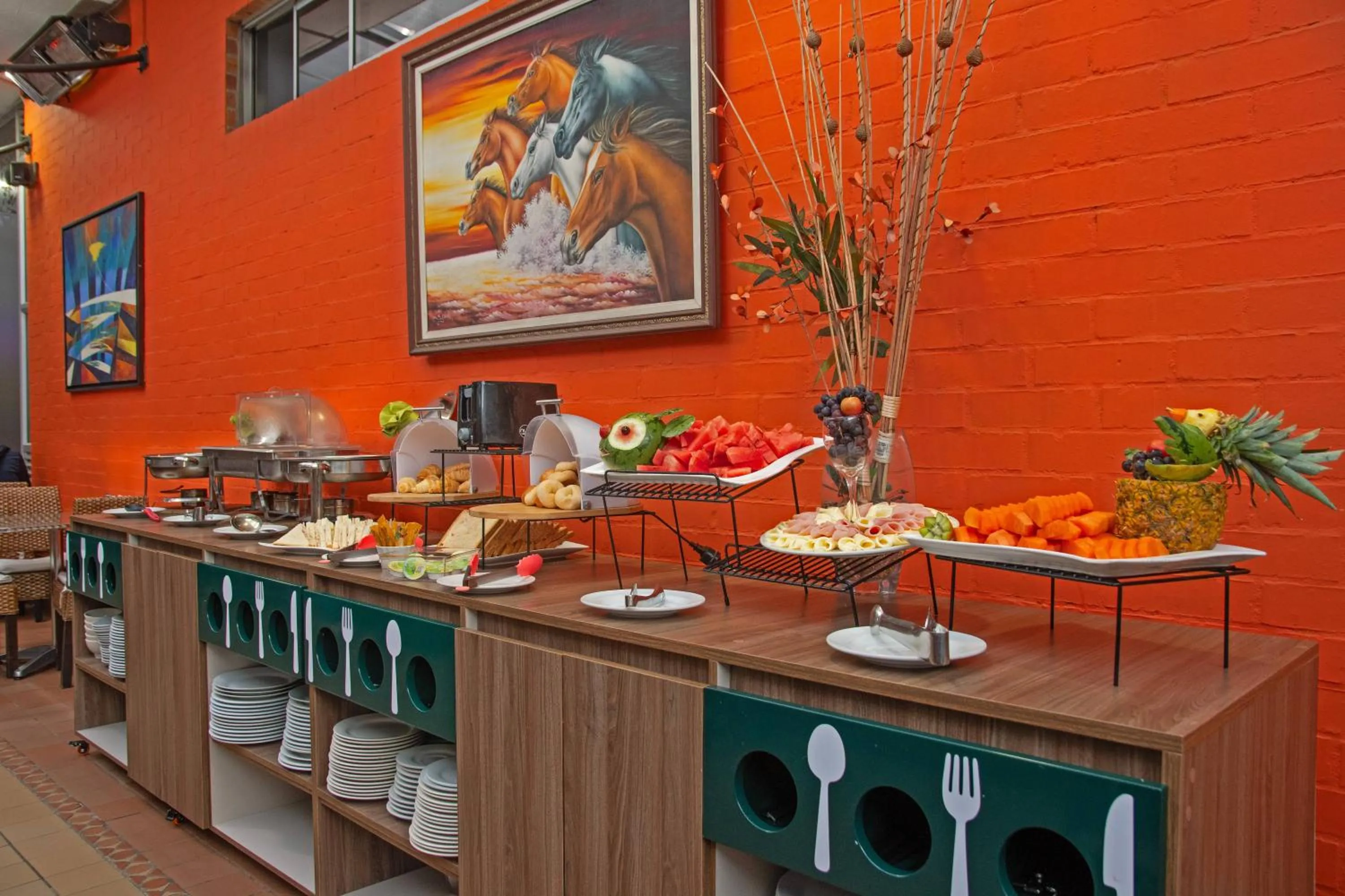 Buffet breakfast in Hotel Apartamentos Regency La Feria