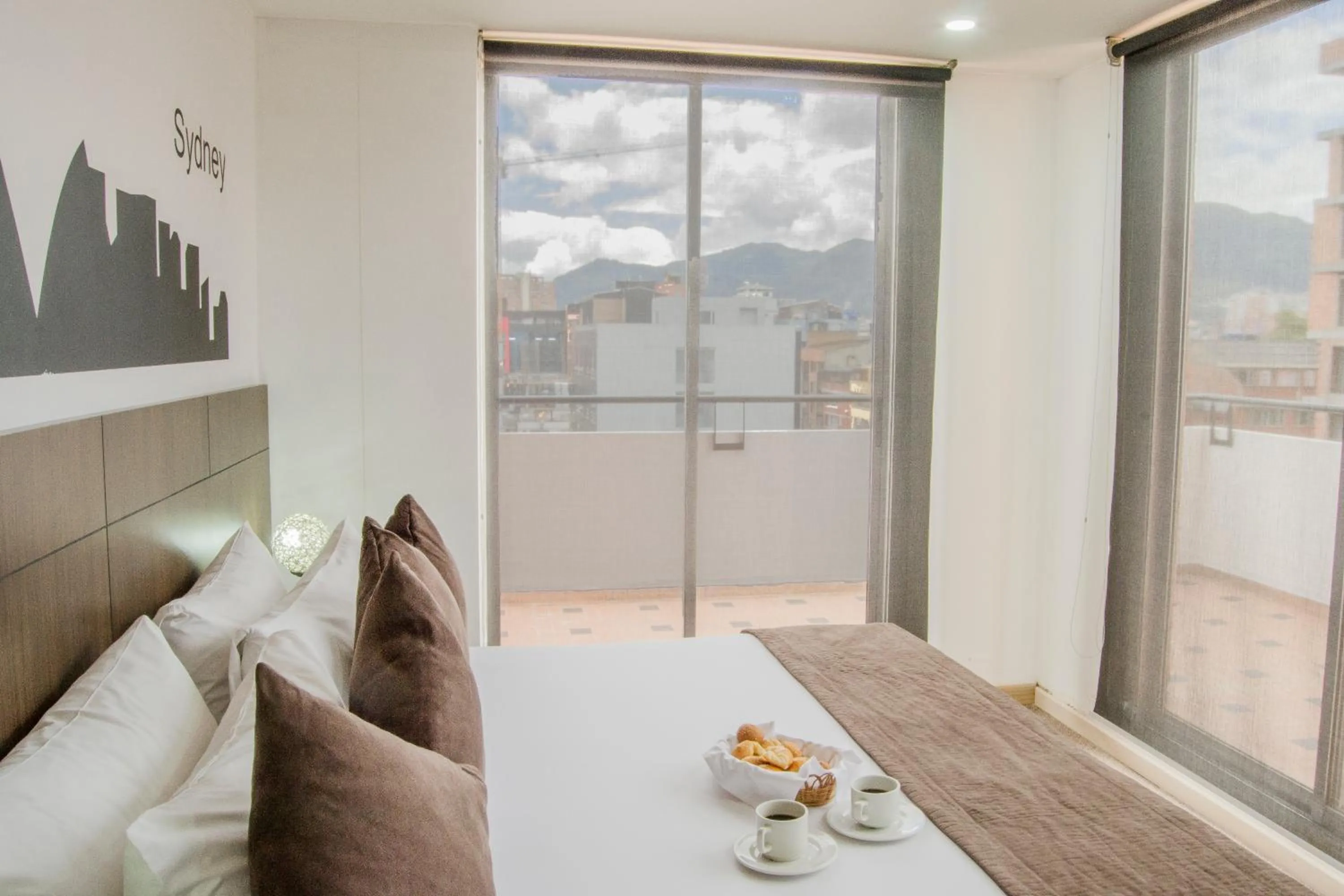 View (from property/room), Bed in Hotel Apartamentos Regency La Feria