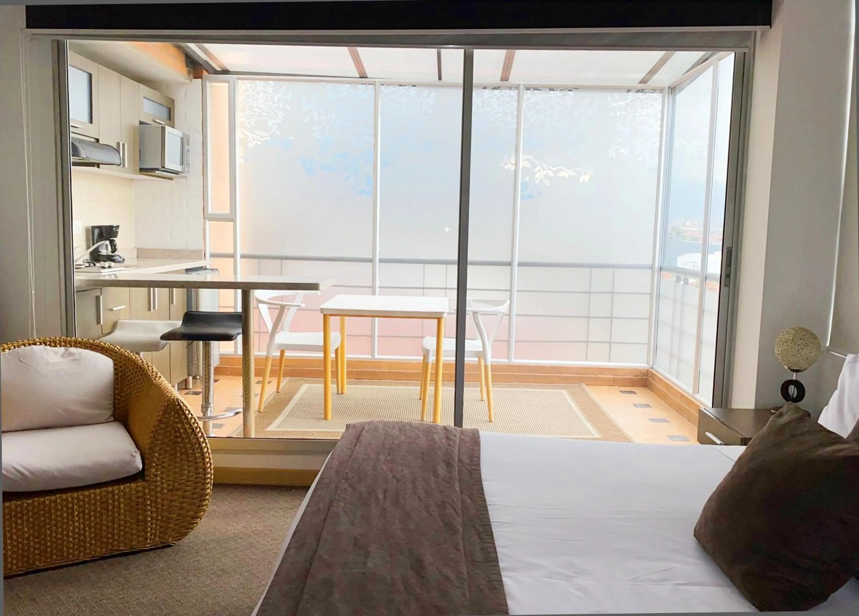 Living room, Bed in Hotel Apartamentos Regency La Feria