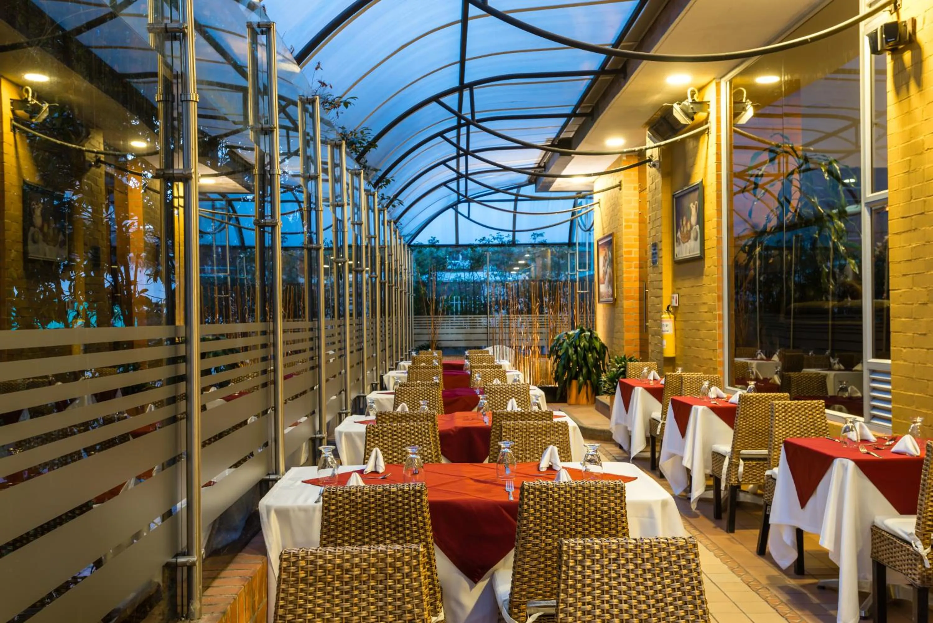 Restaurant/places to eat in Hotel Apartamentos Regency La Feria