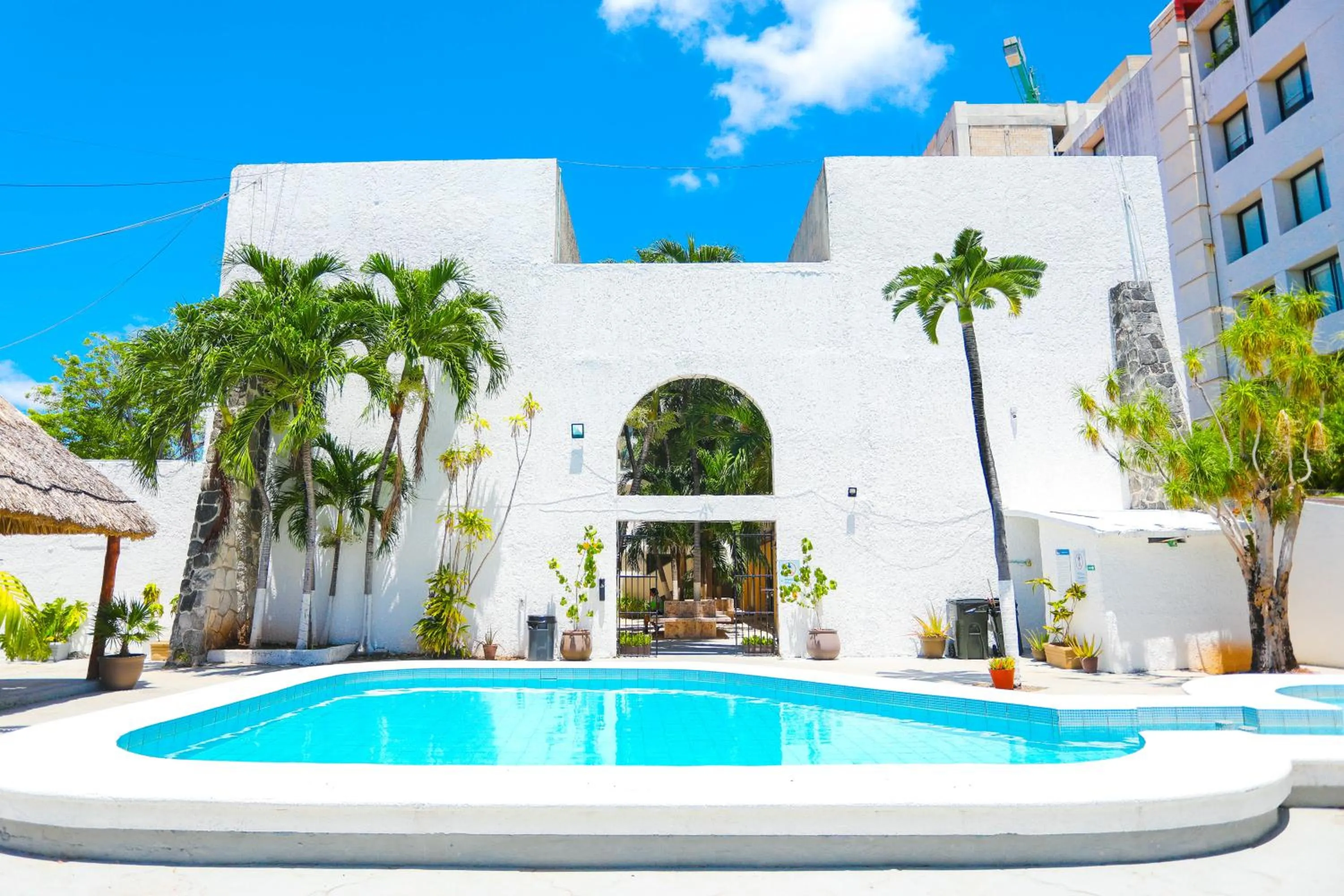 Swimming pool in Hotel Parador