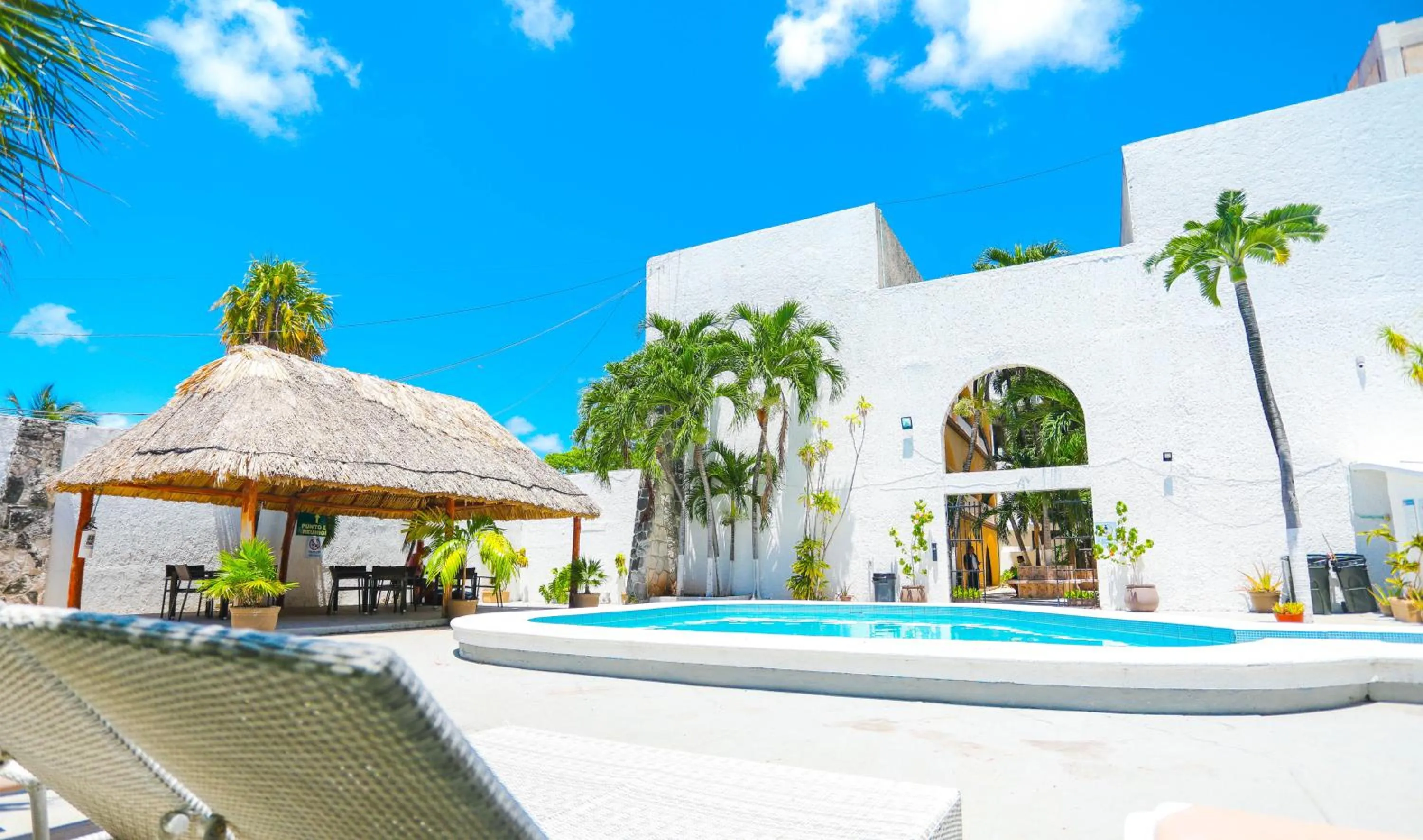 Swimming pool in Hotel Parador