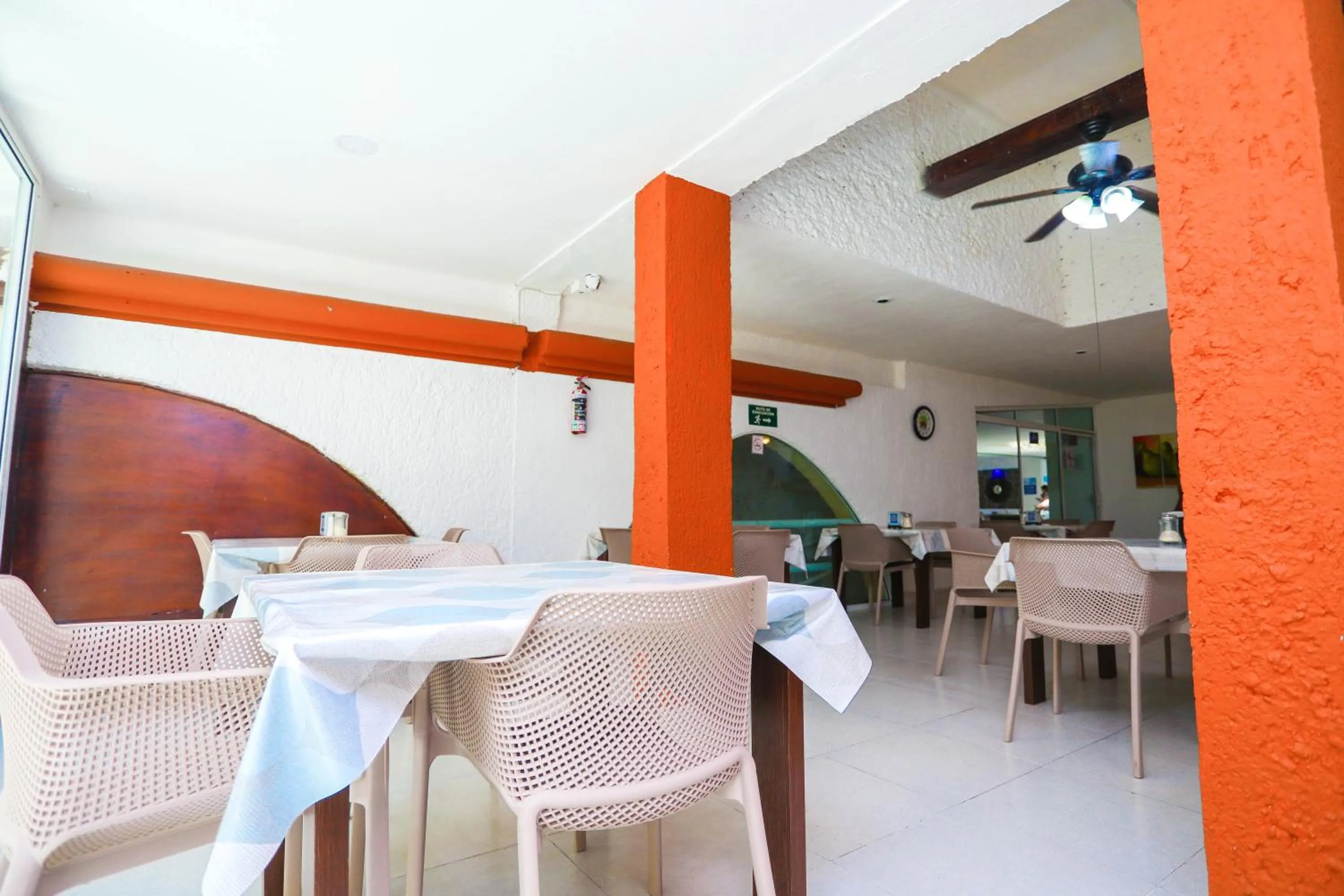 Restaurant/places to eat in Hotel Parador