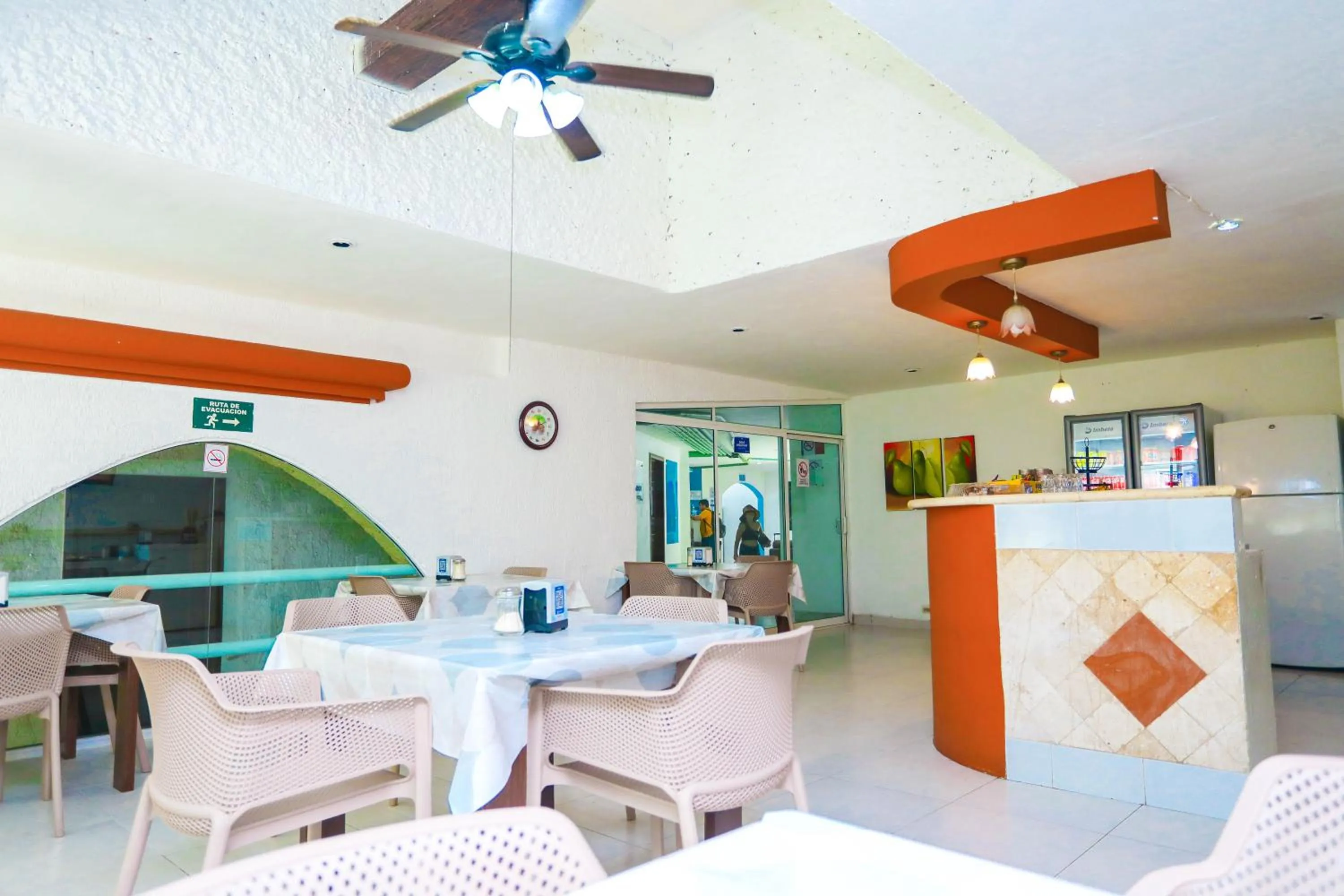 Restaurant/places to eat in Hotel Parador