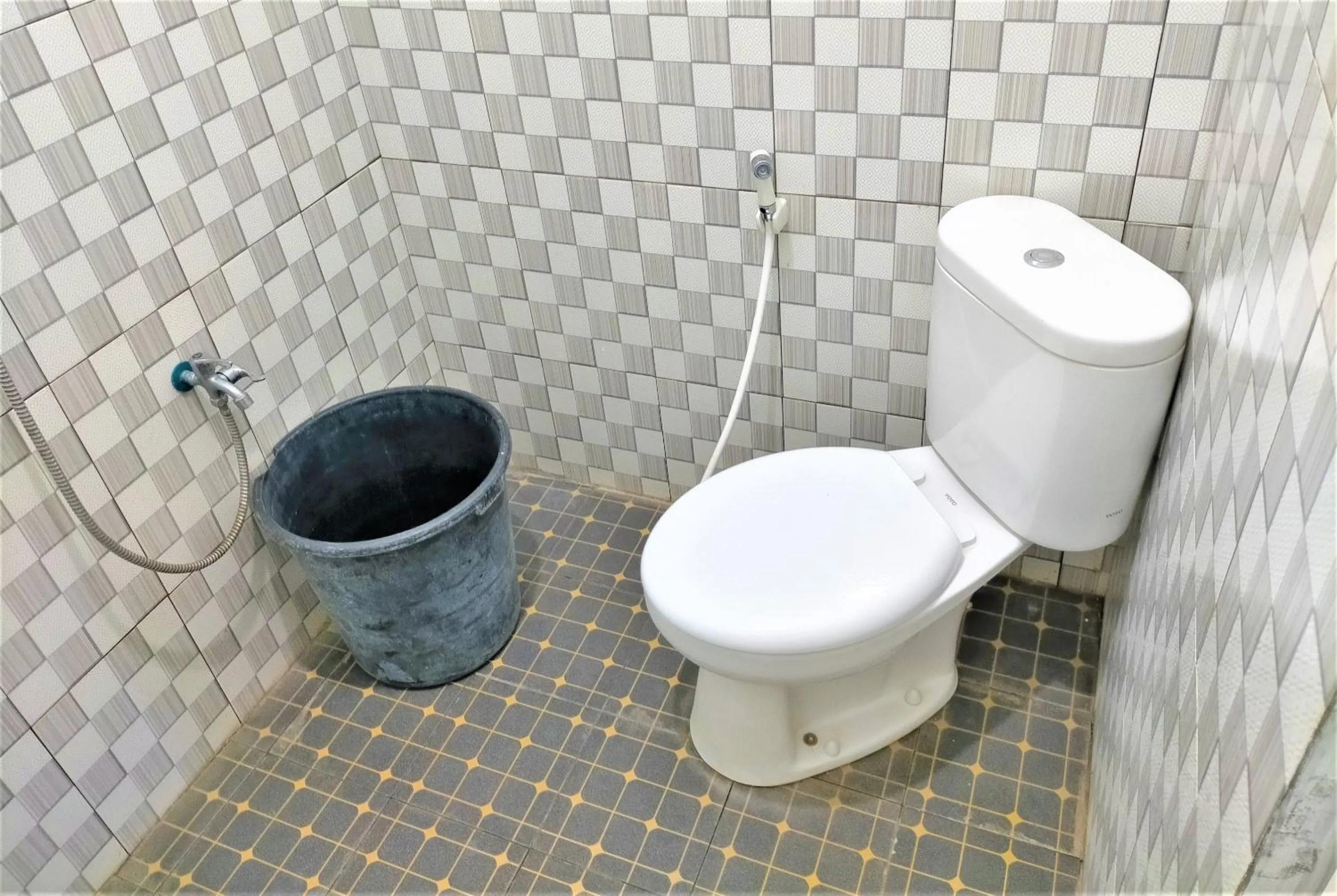 Bathroom in Cheap Inn Banyuwangi