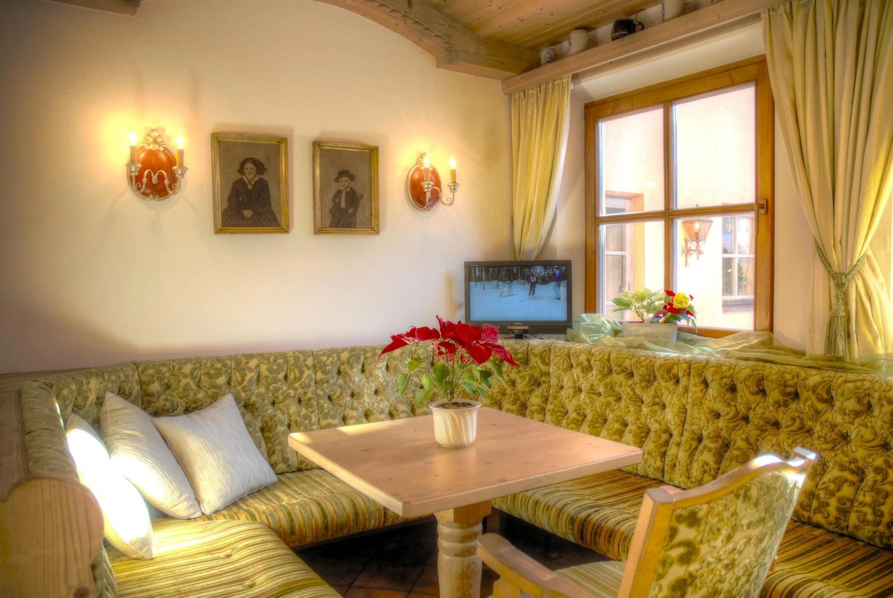 Lobby or reception in Hotel Hölzer Bräu by Lehmann Hotels