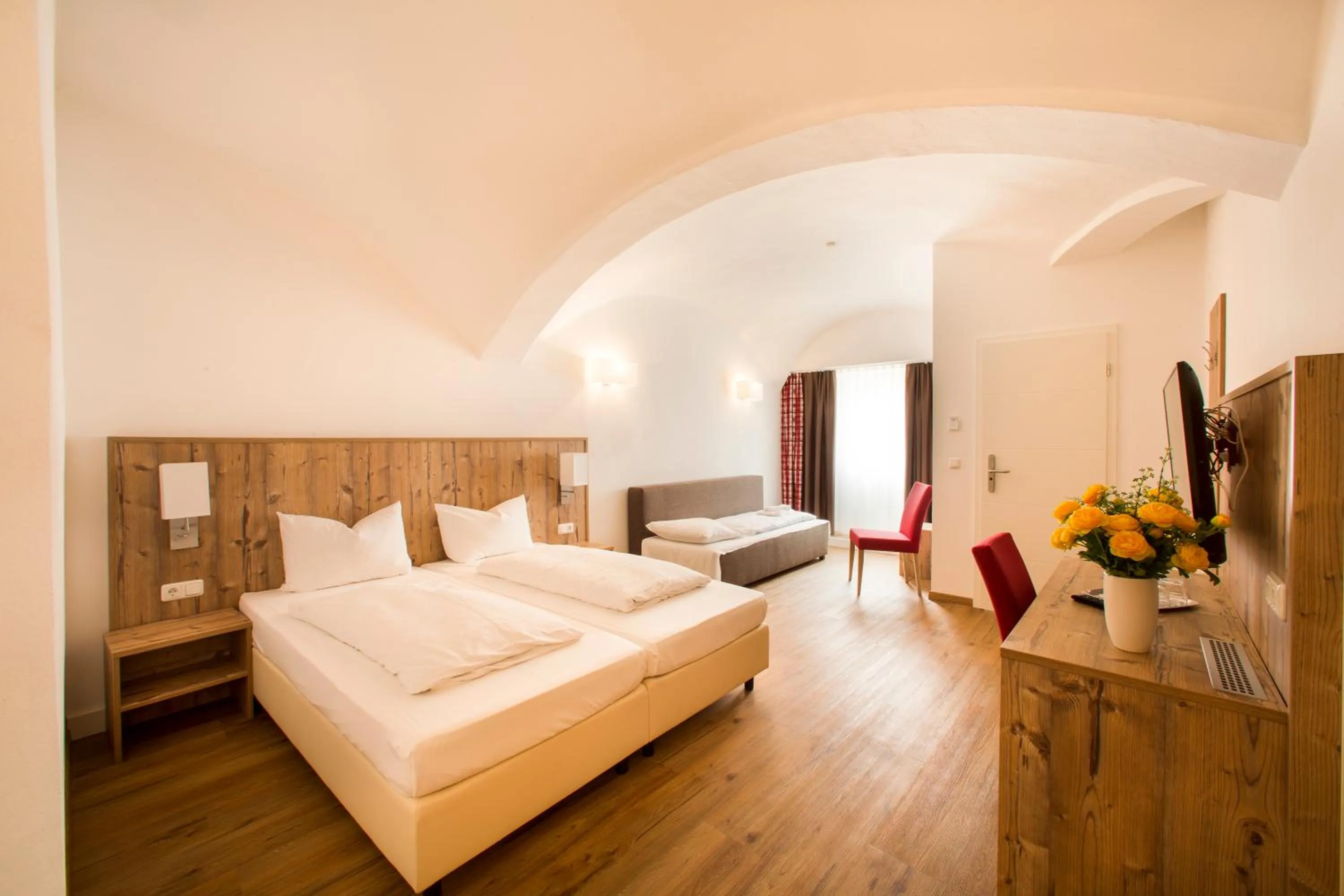 Bathroom, Bed in Hotel Hölzer Bräu by Lehmann Hotels