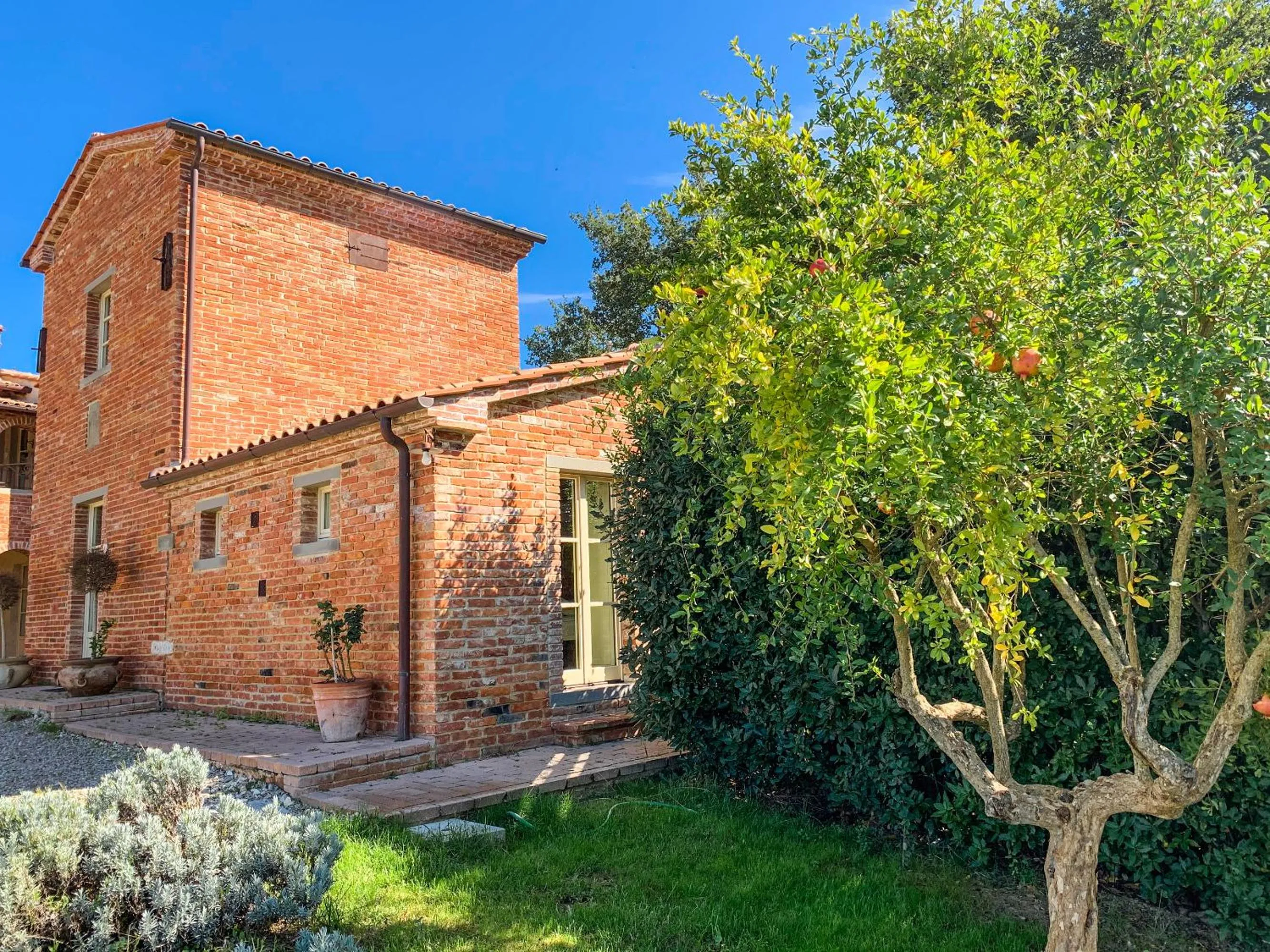 Property building in Casale Cardini