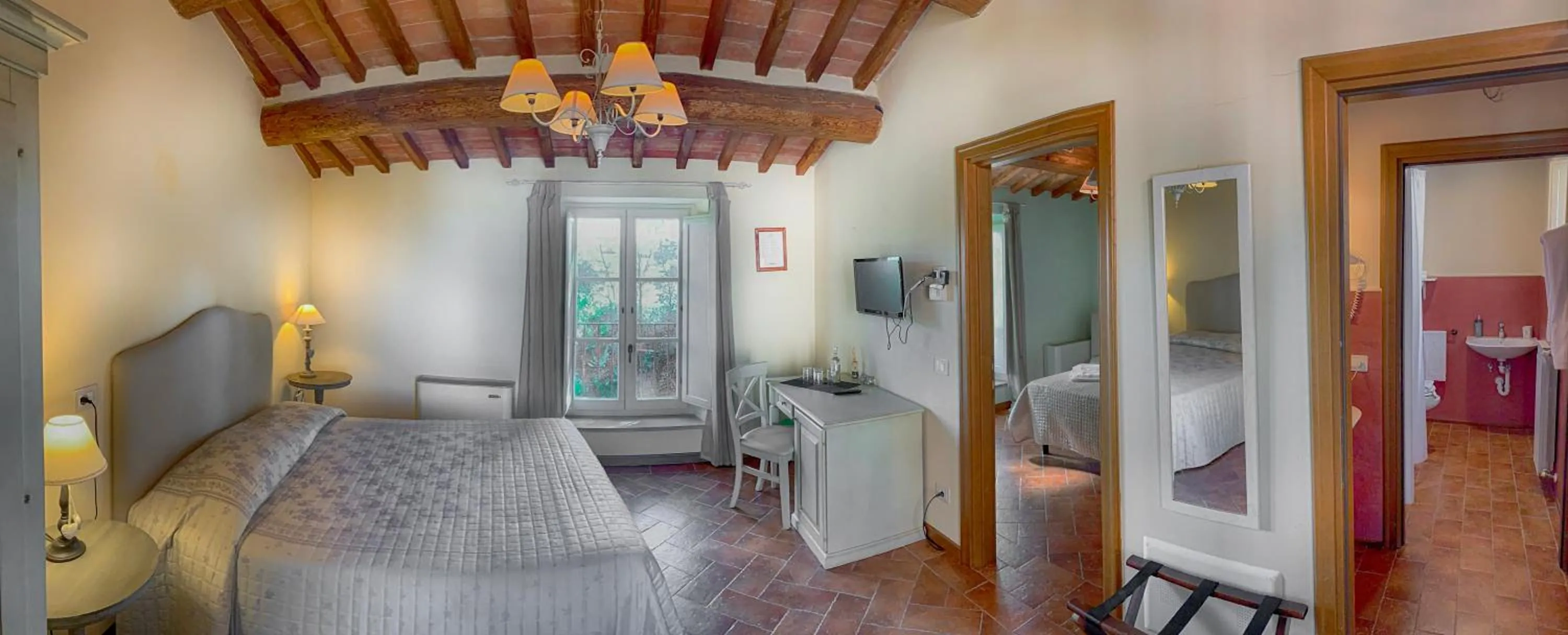 Photo of the whole room in Casale Cardini