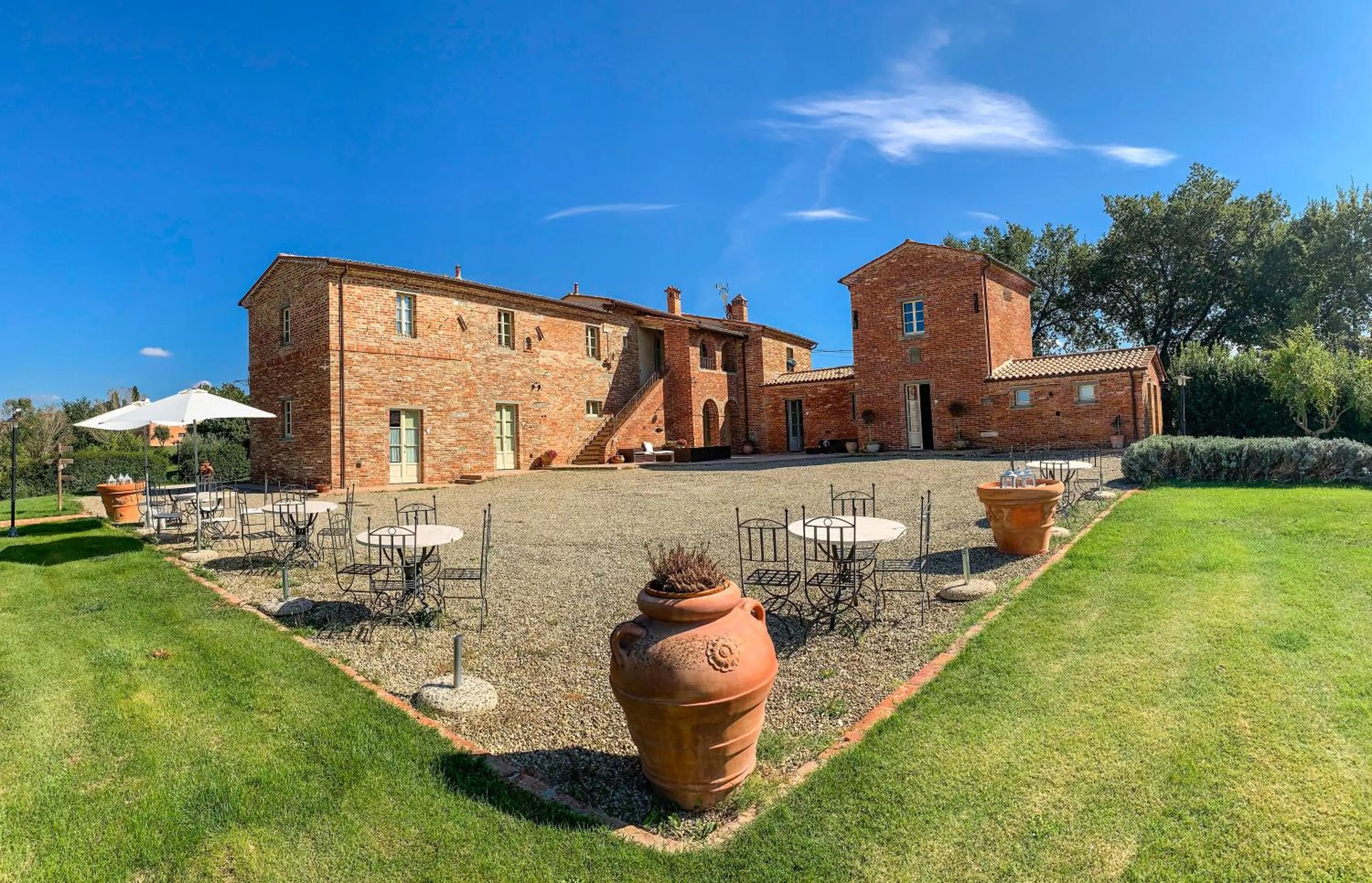 Property building in Casale Cardini