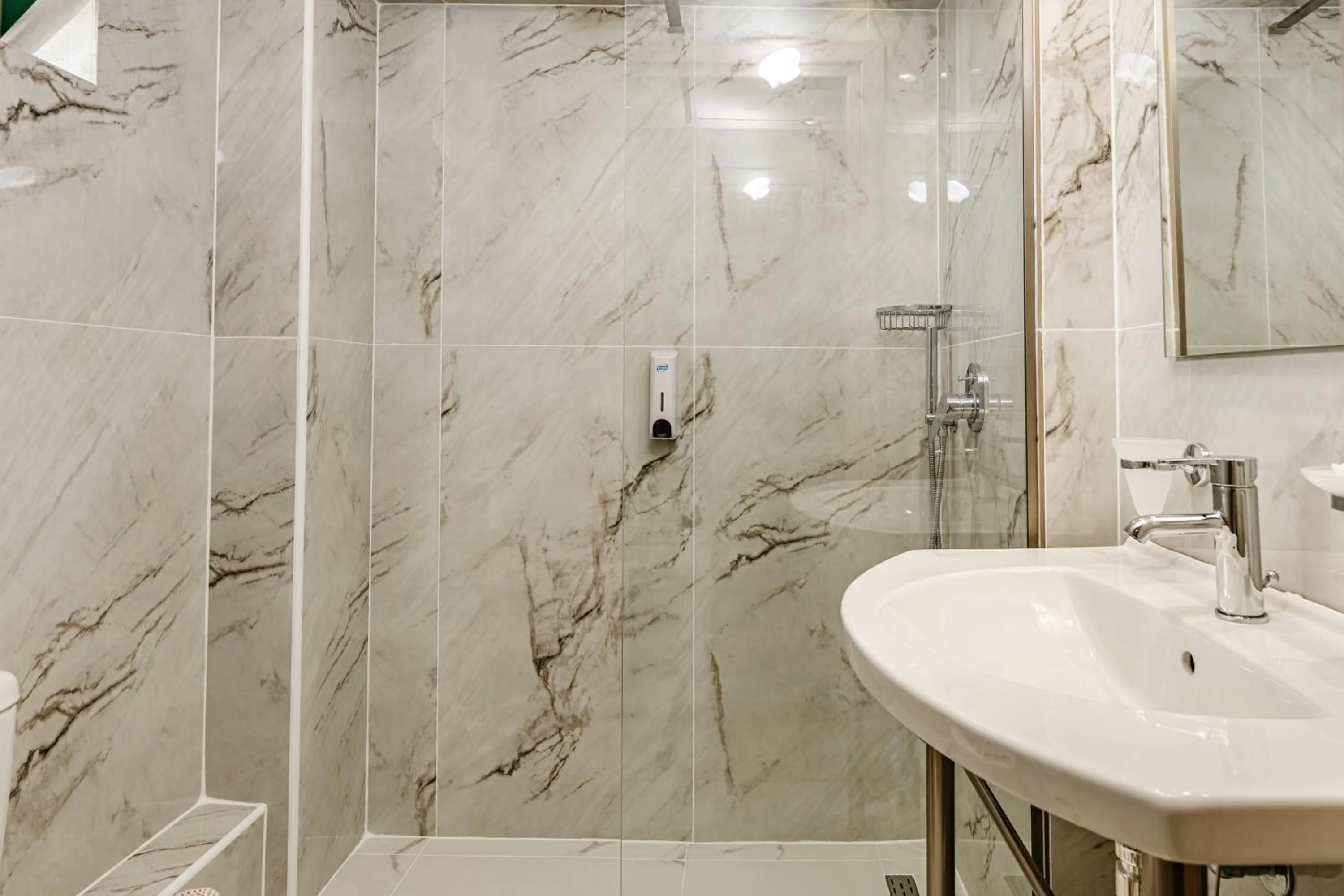 Shower in Caretta Beach Resort & WaterPark