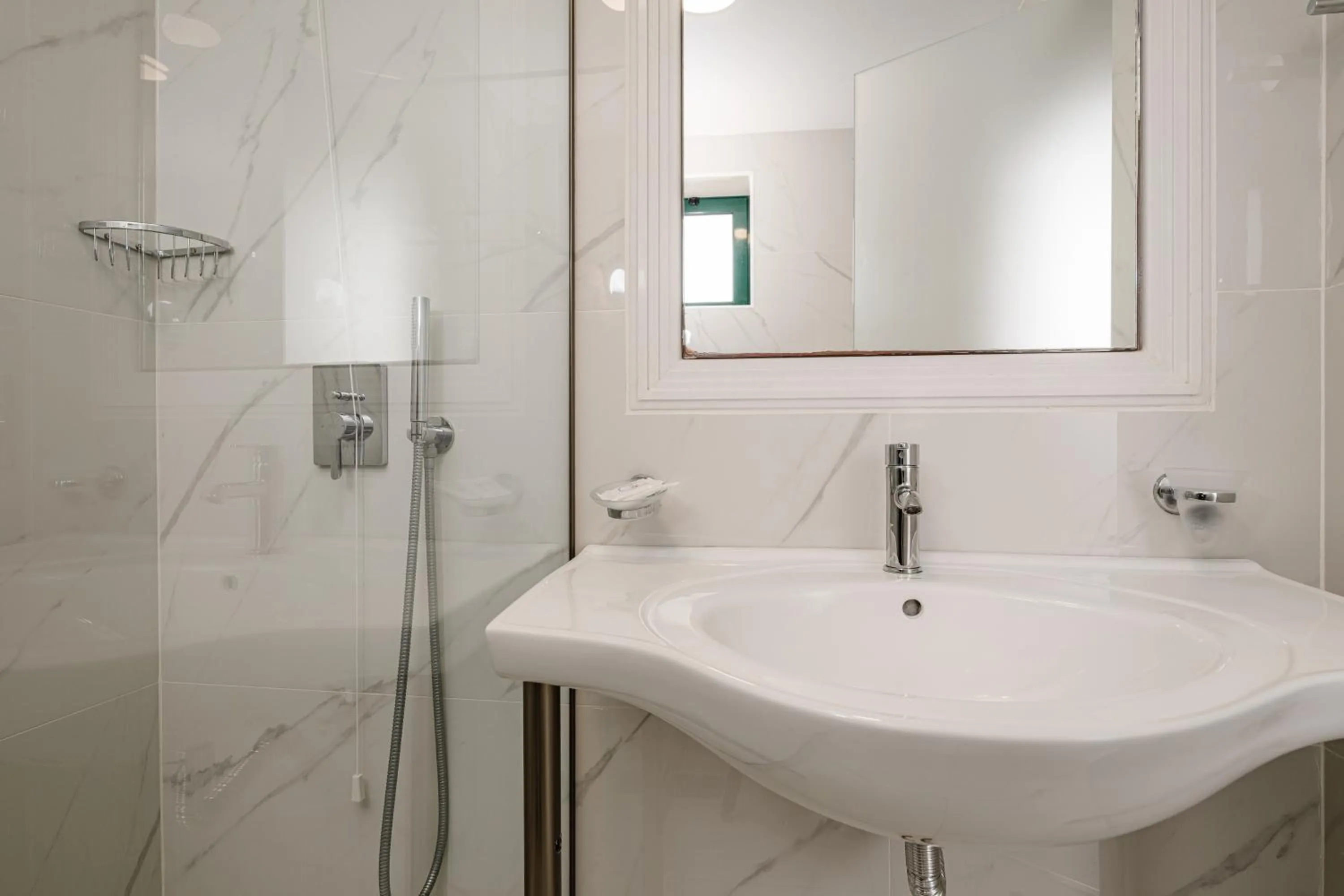 Shower in Caretta Beach Resort & WaterPark