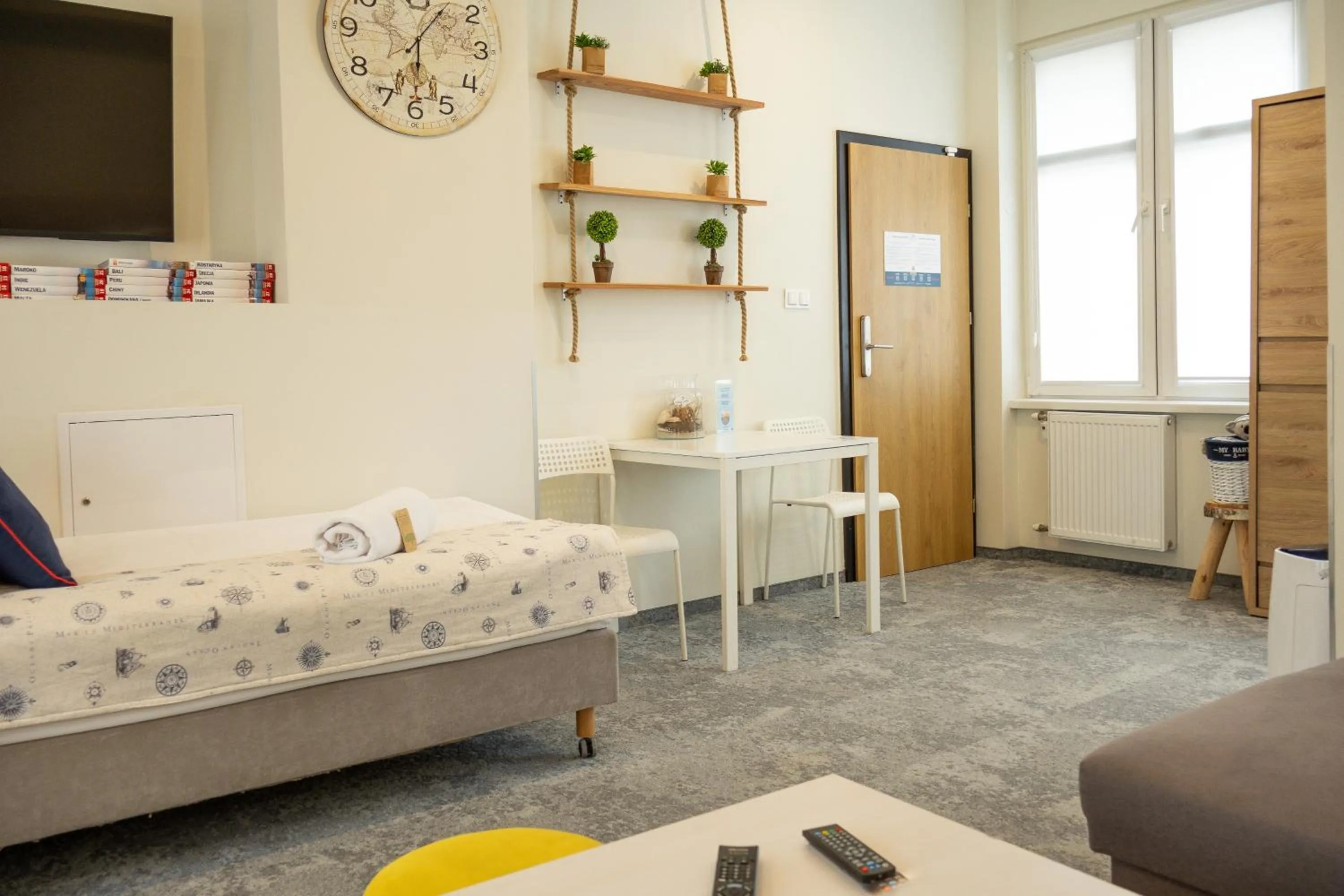 Living room, Bed in SeaSide Sopot - butikowe noclegi przy plaży