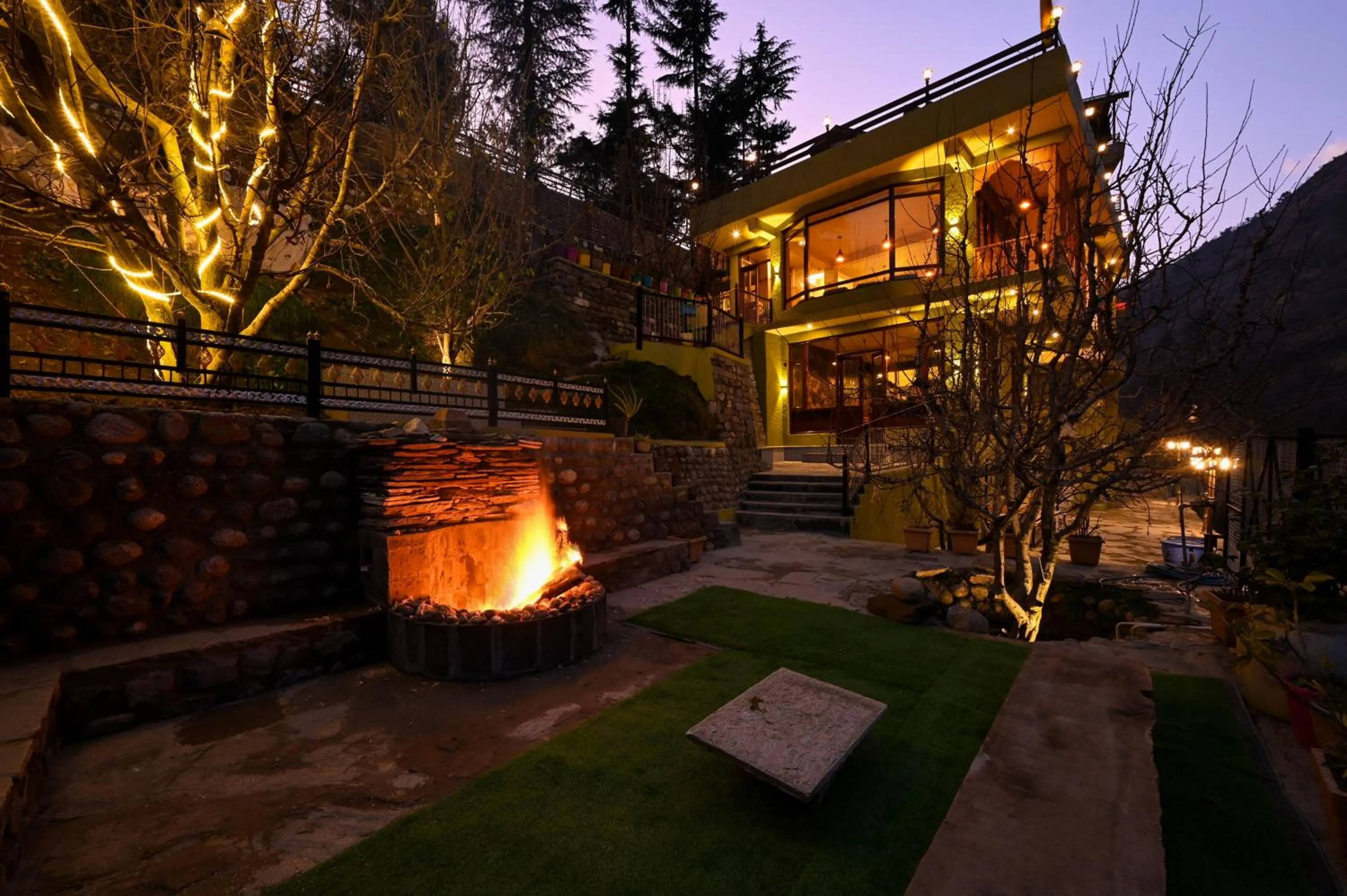 Property building in Zostel Dobhi, Manali