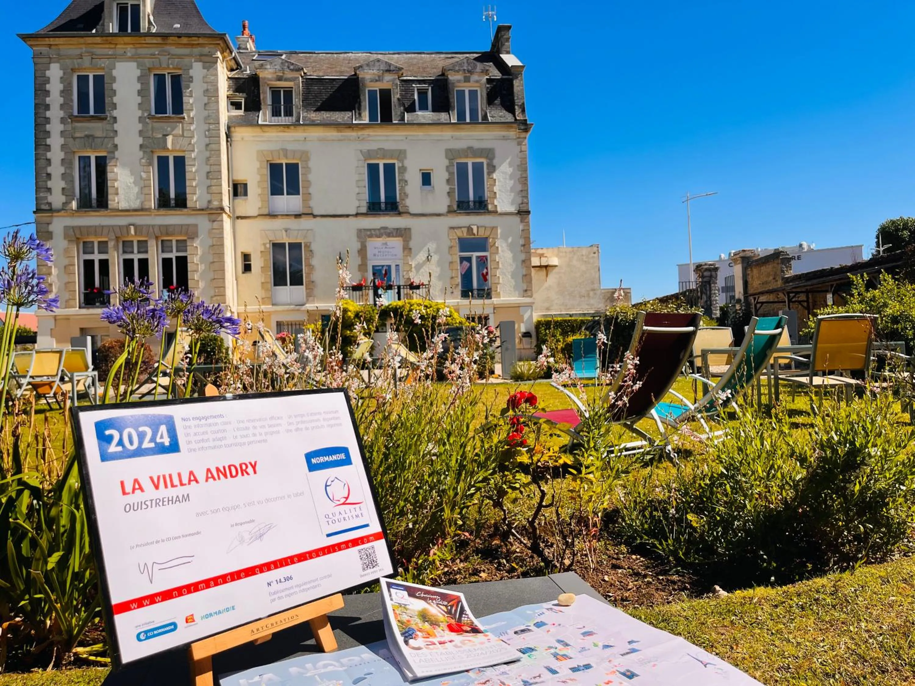 Property building in La Villa Andry