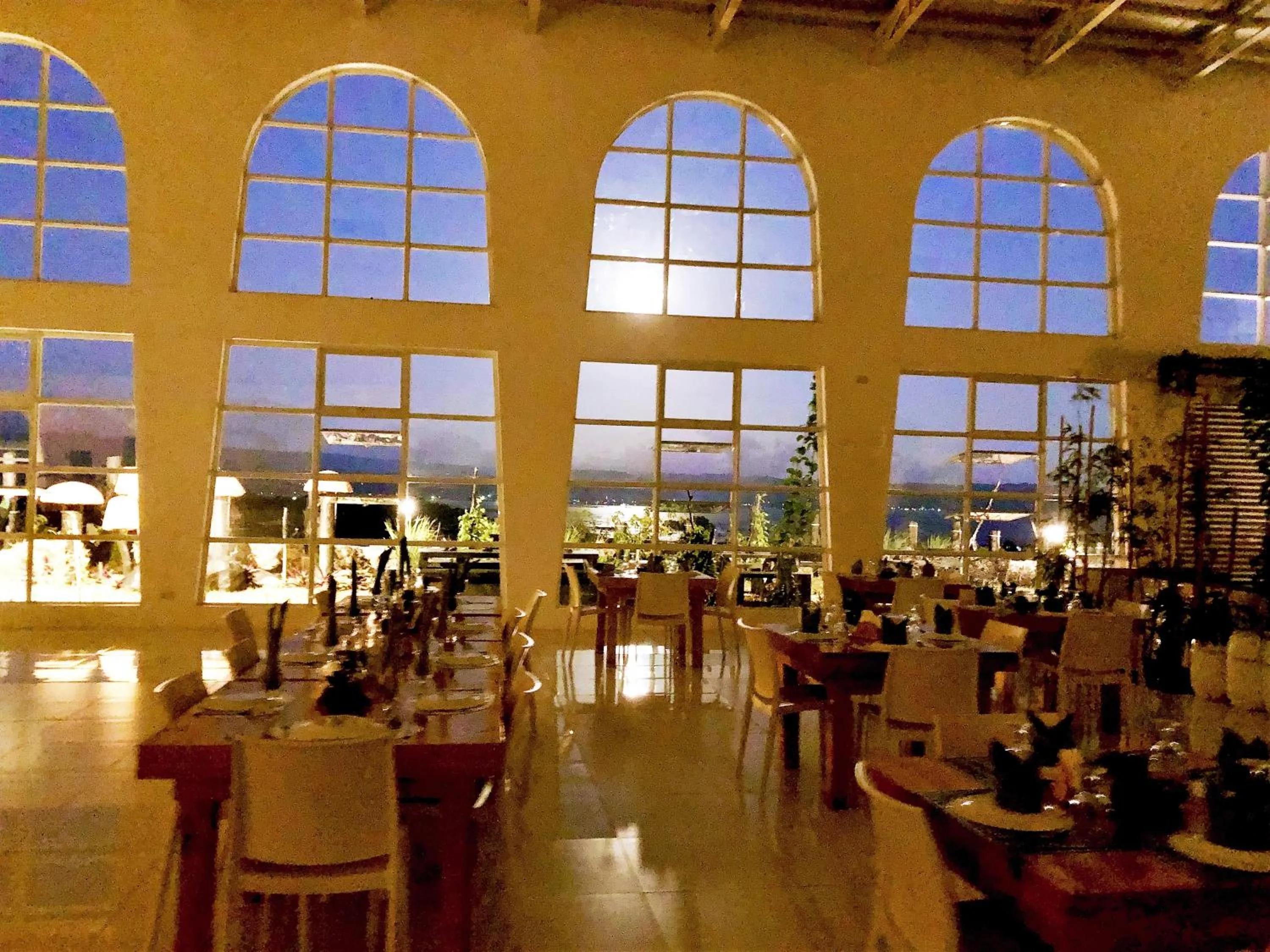 Restaurant/places to eat in ROCCA Del GARDA Residences
